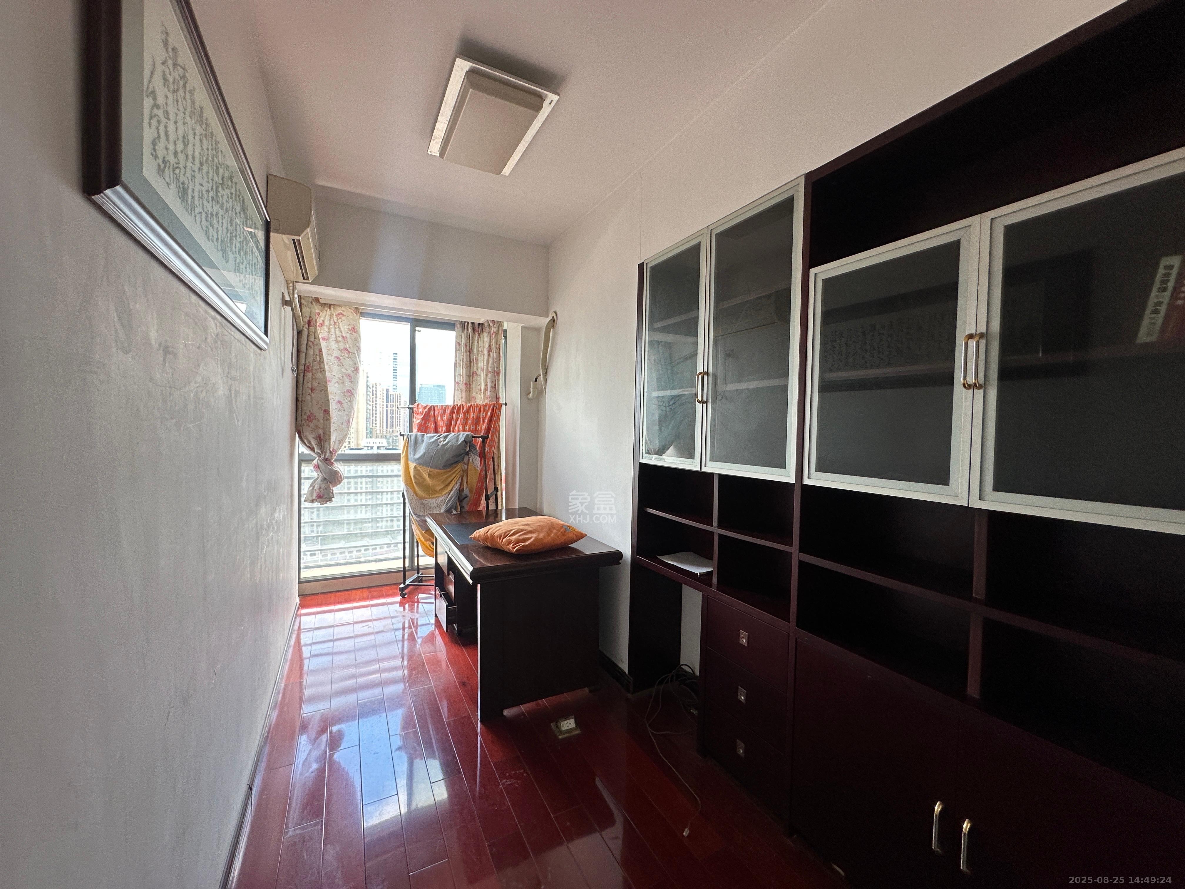 滨江君悦香邸  4室2厅2卫    3300.0元/月室内图