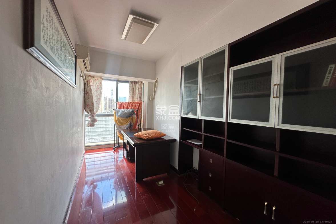 滨江君悦香邸  4室2厅2卫    3300.0元/月 滨江君悦香邸  4室2厅2卫    3300.0元/月室内图