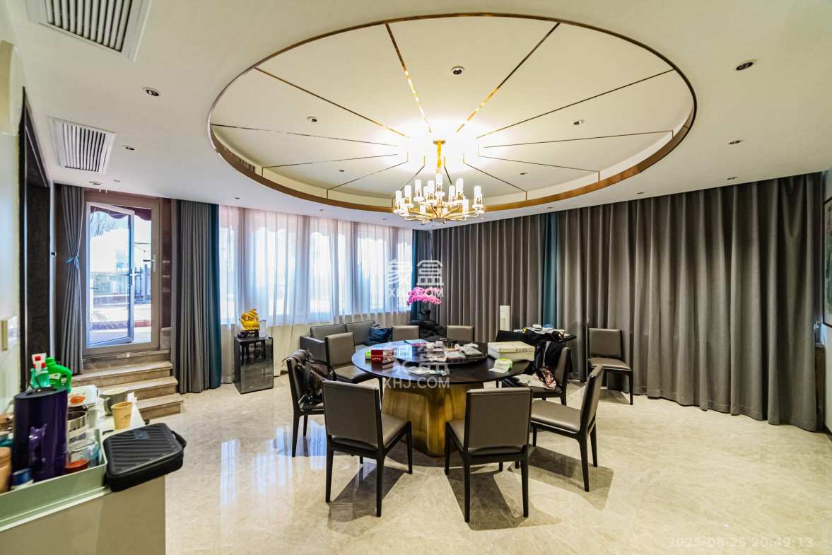 北辰定江洋  5室3厅4卫    918.0万 北辰定江洋  5室3厅4卫    918.0万客厅