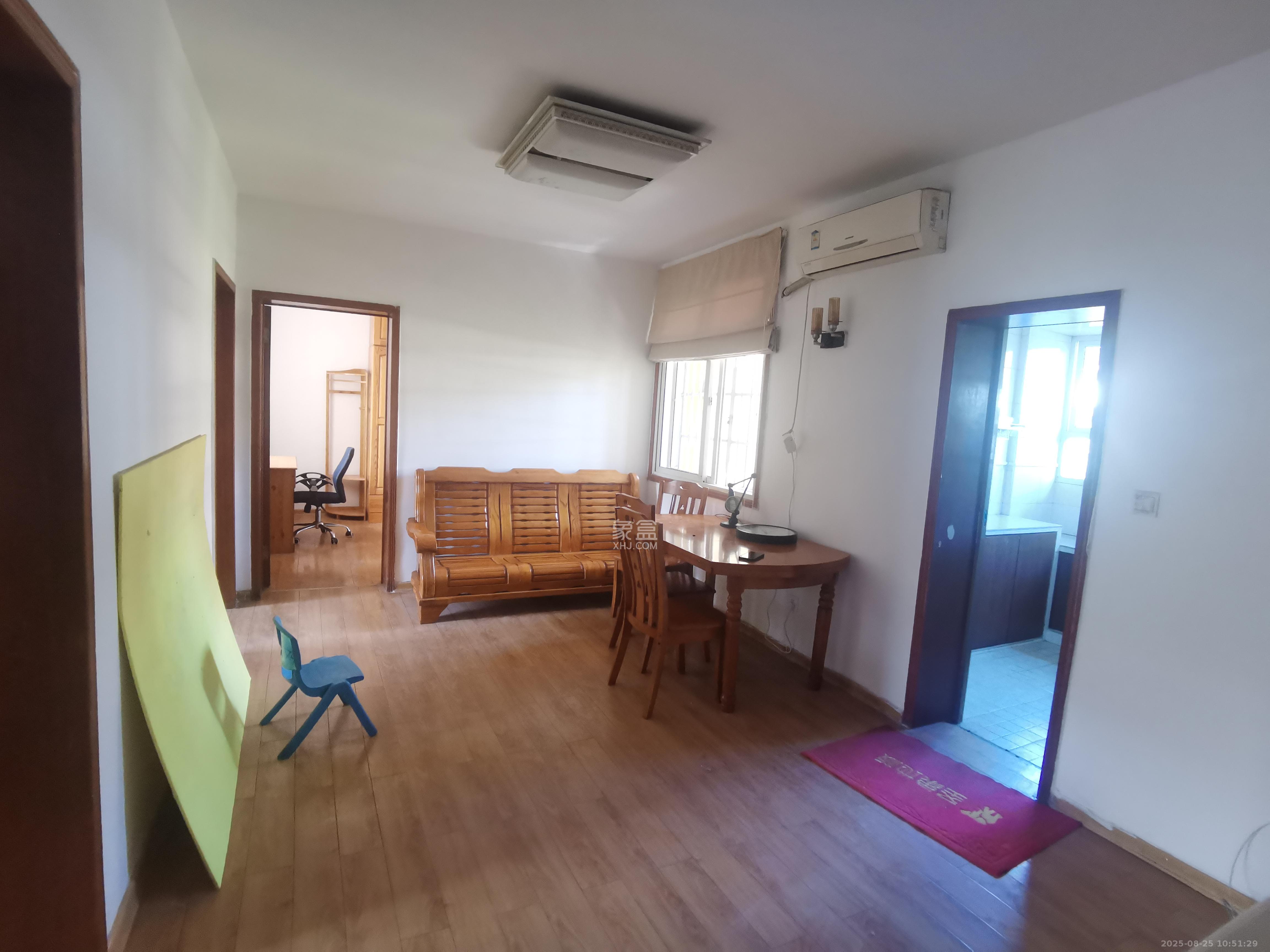 桔园小区1-8片  3室1厅1卫    1700.0元/月 桔园小区1-8片  3室1厅1卫    1700.0元/月室内图