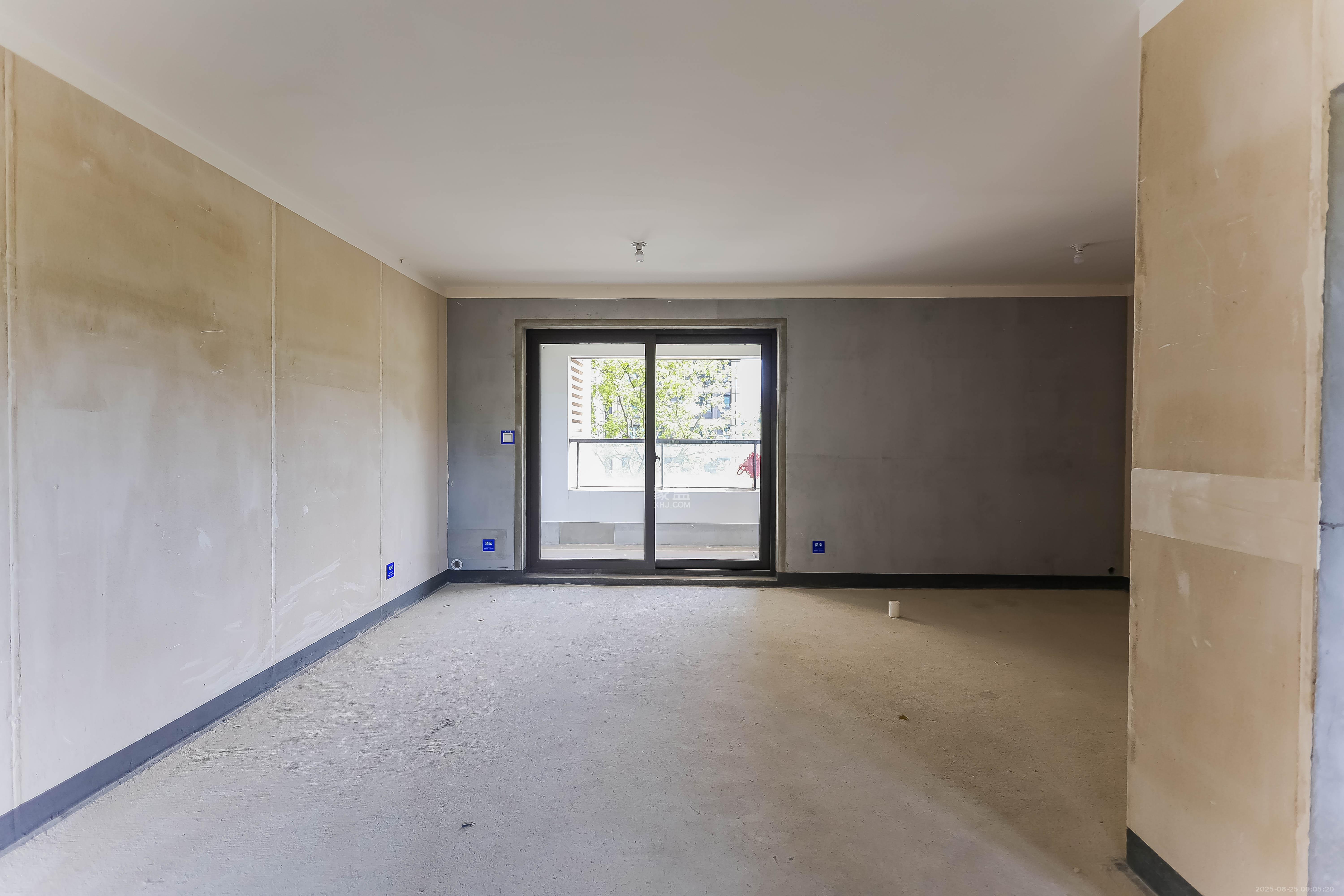 建发玖洲观澜  3室1厅2卫   150.00万客厅