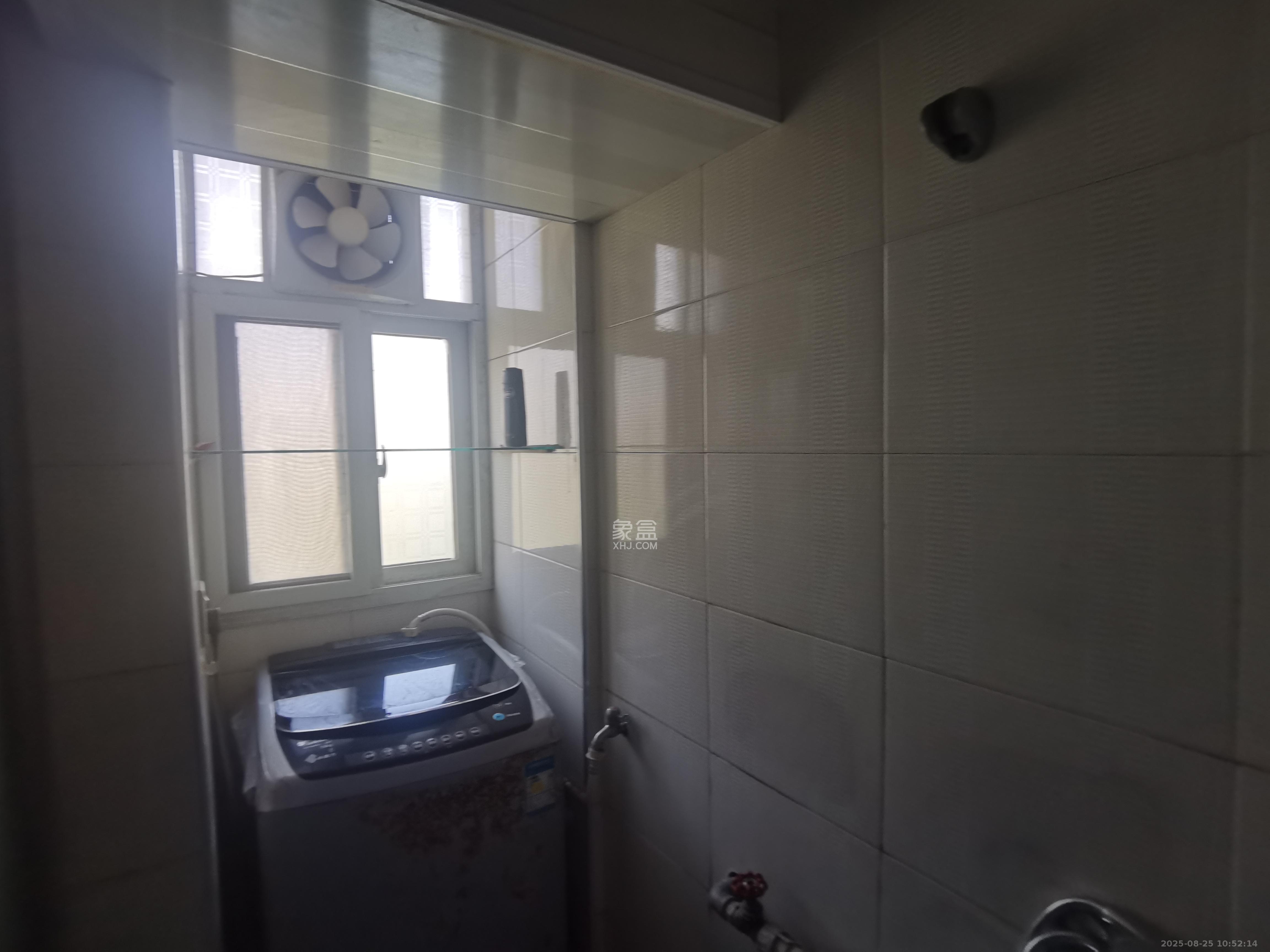 桔园小区1-8片  3室1厅1卫    1700.0元/月 桔园小区1-8片  3室1厅1卫    1700.0元/月室内图