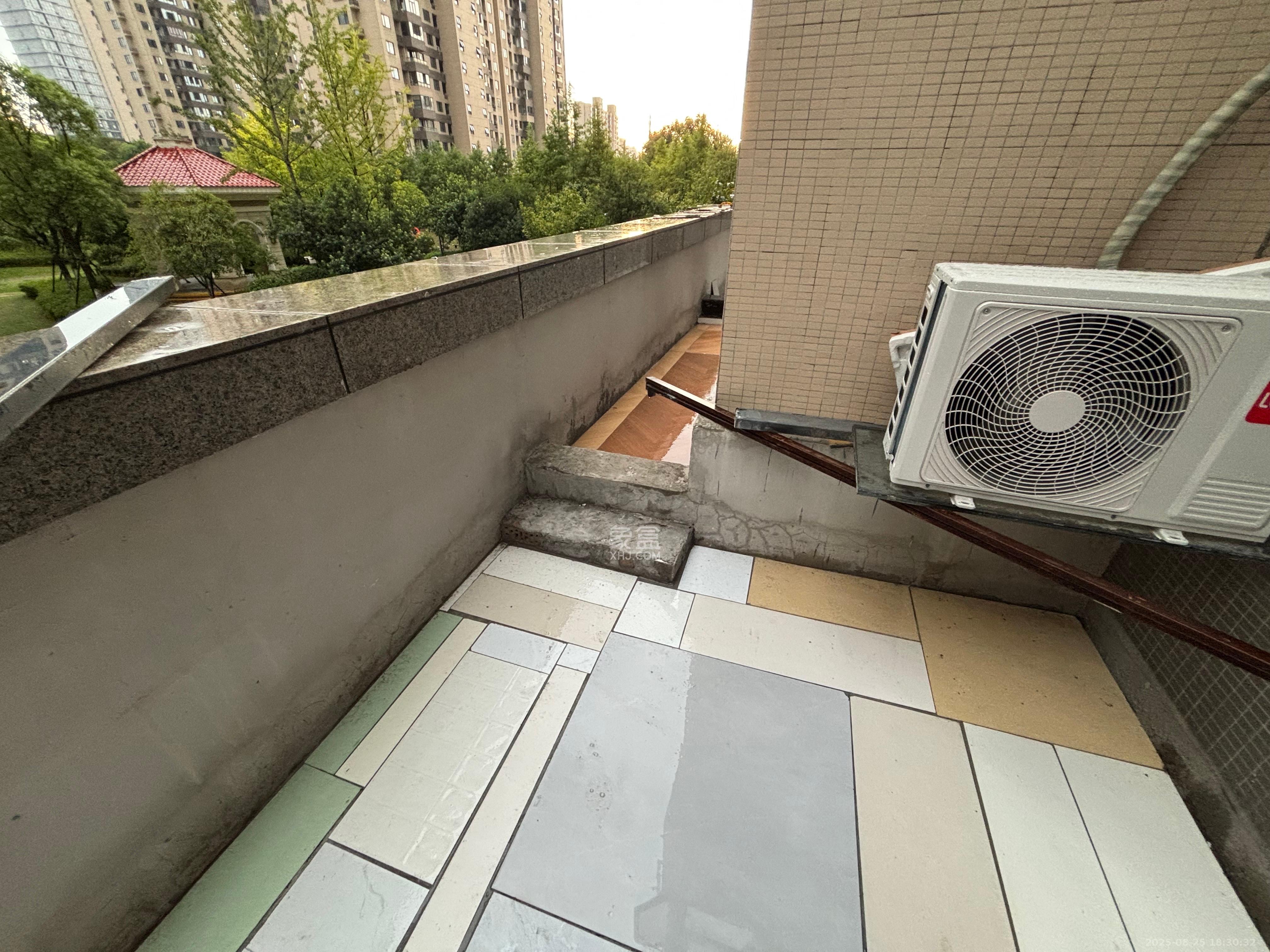 长房云时代  3室2厅1卫    2800.0元/月 长房云时代  3室2厅1卫    2800.0元/月室内图