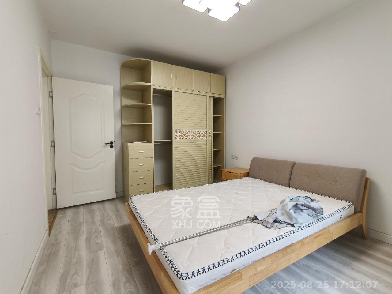 蝴蝶谷 1室1厅1卫 1000.0元/月 蝴蝶谷 1室1厅1卫 1000.0元/月室内图