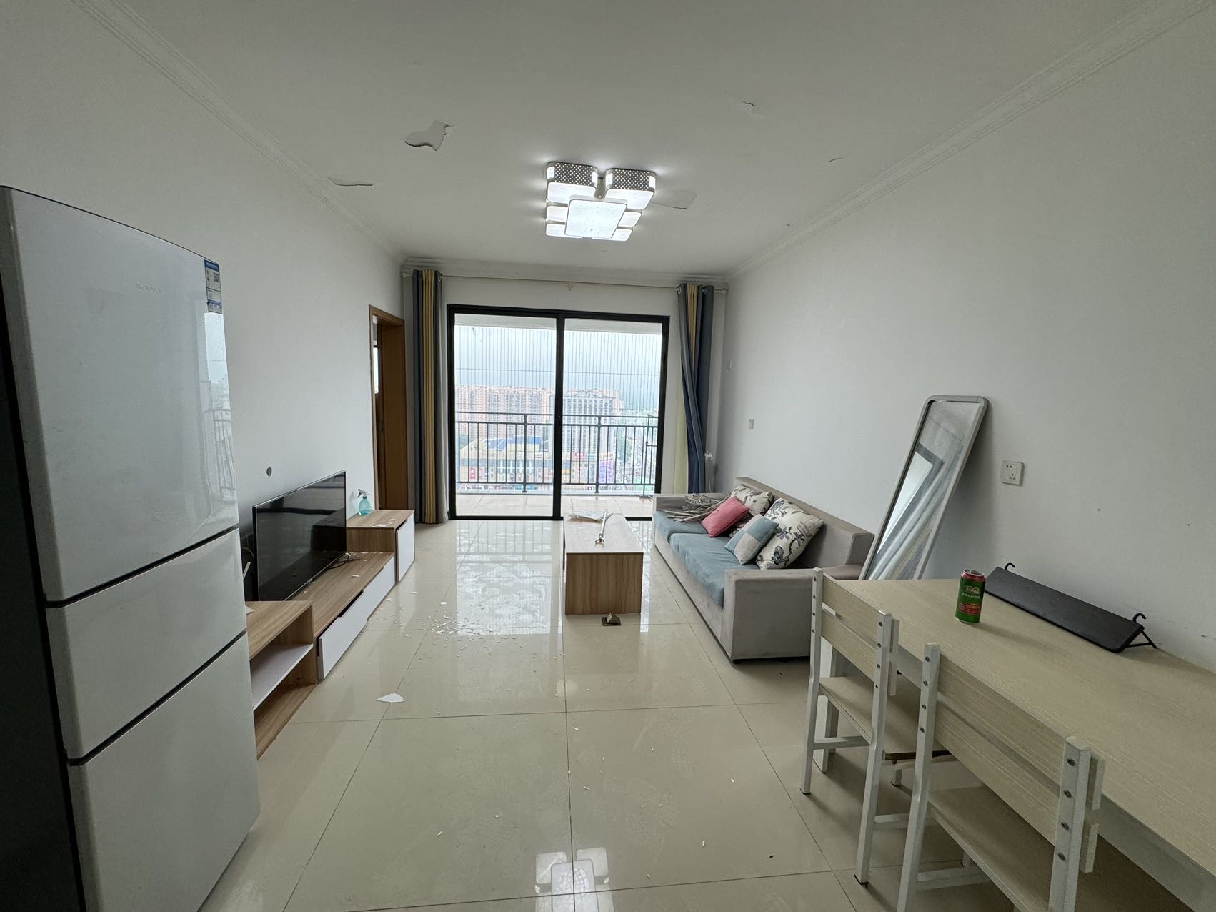 海伦堡爱ME城市  3室2厅1卫    2000.0元/月 海伦堡爱ME城市  3室2厅1卫    2000.0元/月户型图