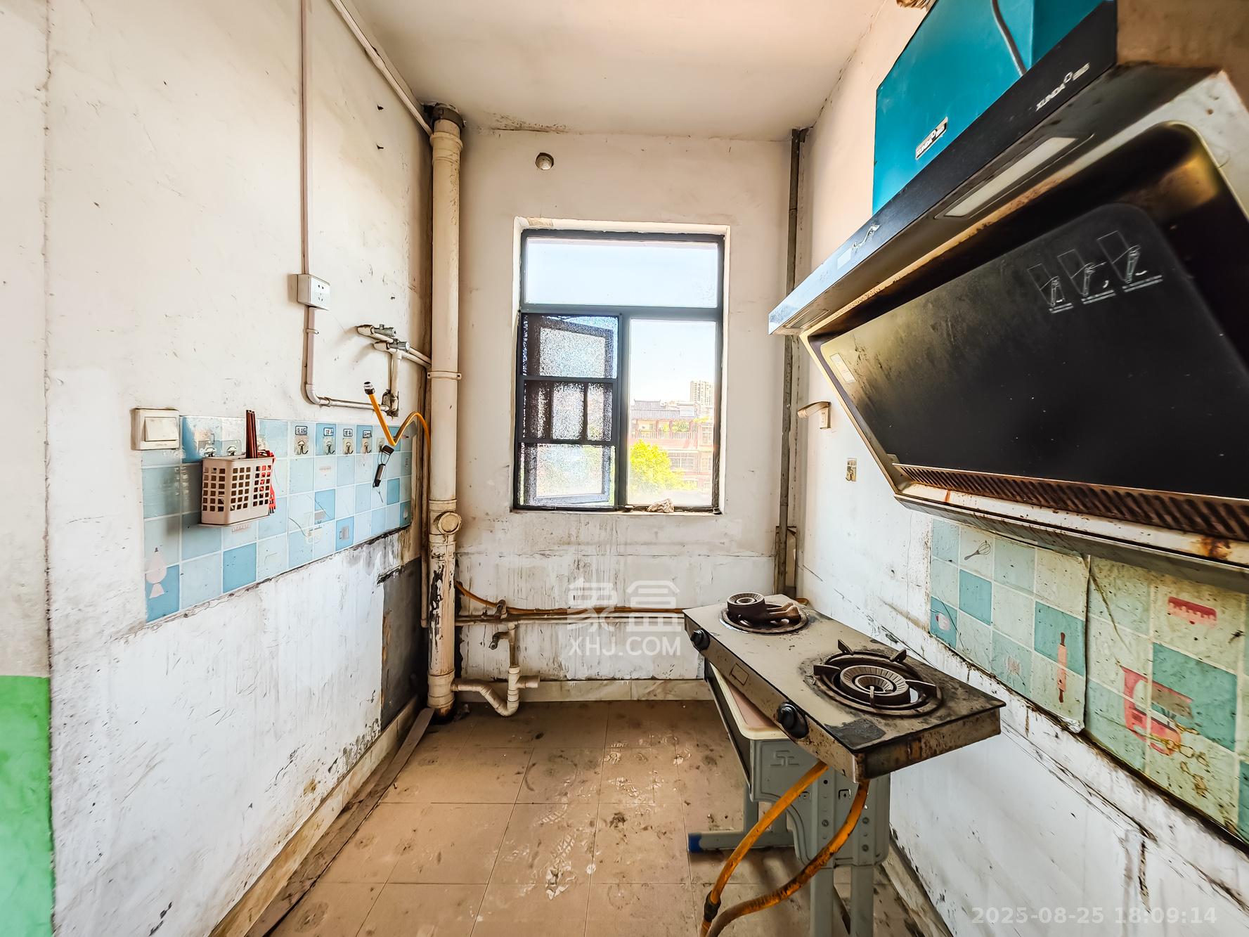 双湾国际(湘江御景花园)  3室2厅2卫    115.0万 双湾国际(湘江御景花园)  3室2厅2卫    115.0万厨房