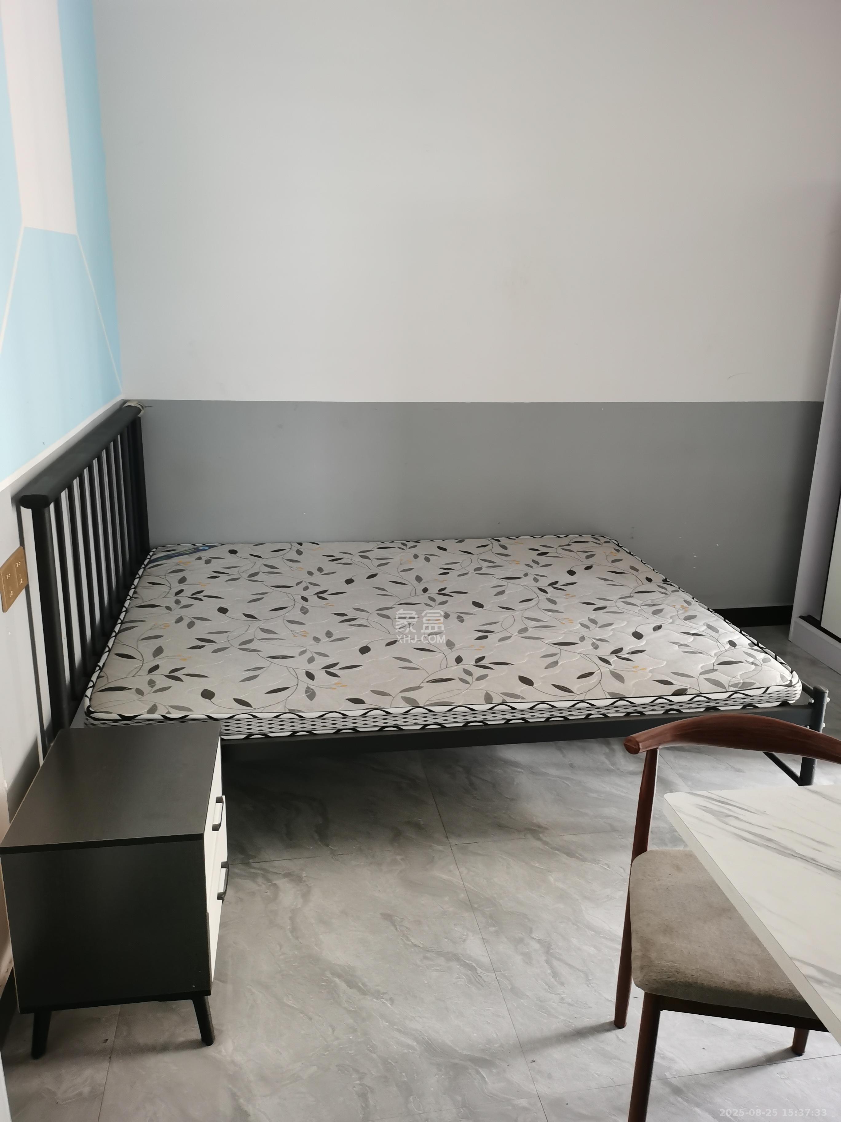 绿地新都会  1室1厅1卫    900.0元/月 绿地新都会  1室1厅1卫    900.0元/月