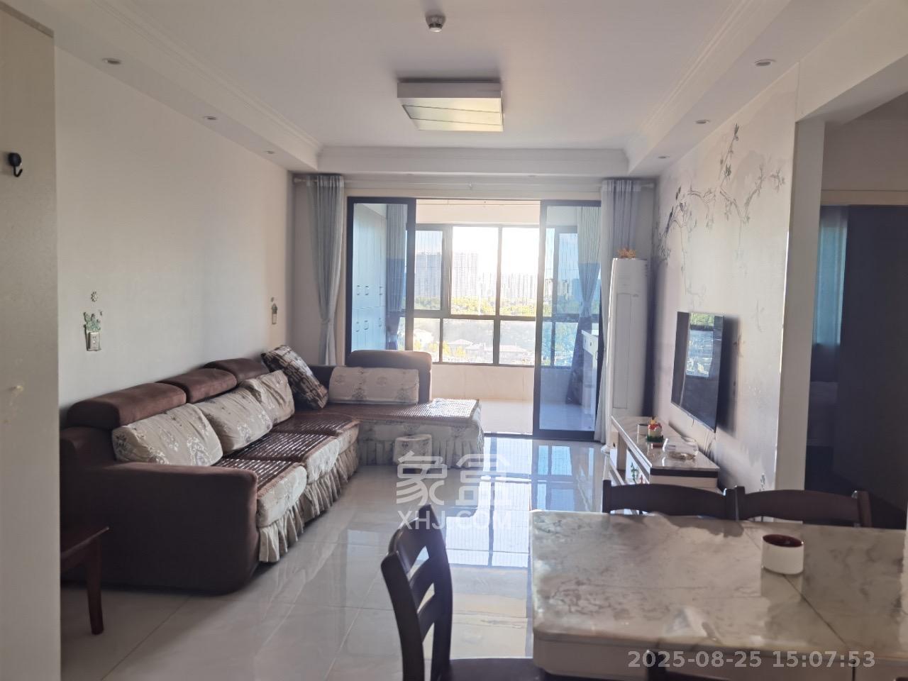 长房半岛蓝湾（观山月）  3室2厅1卫    2600.0元/月室内图1