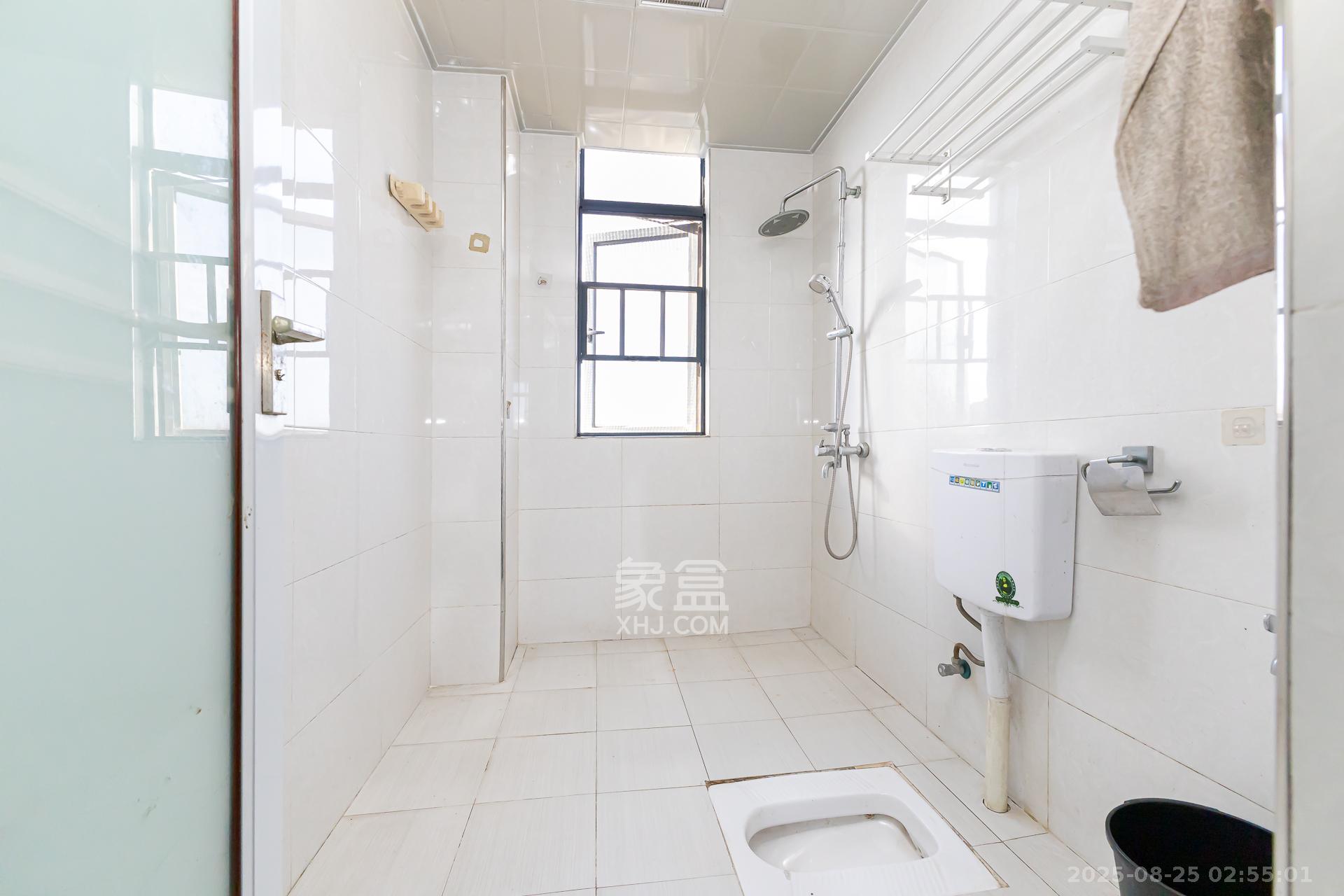 珠江东方明珠(新地东方明珠)三期 3室2厅2卫 70.0万 珠江东方明珠(新地东方明珠)三期 3室2厅2卫 70.0万卫生间