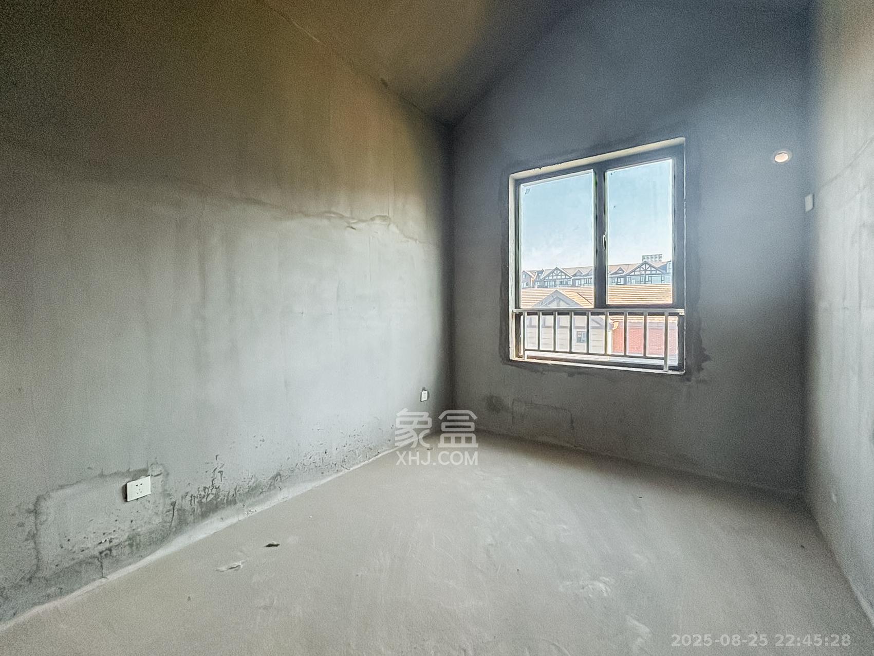 沃家苑  6室2厅4卫    135.0万卧室