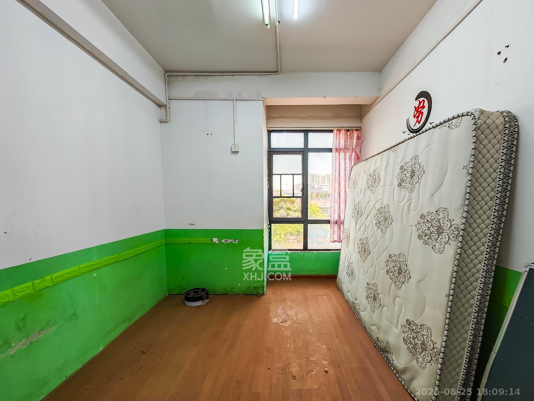 双湾国际(湘江御景花园)  3室2厅2卫    115.0万 双湾国际(湘江御景花园)  3室2厅2卫    115.0万卧室