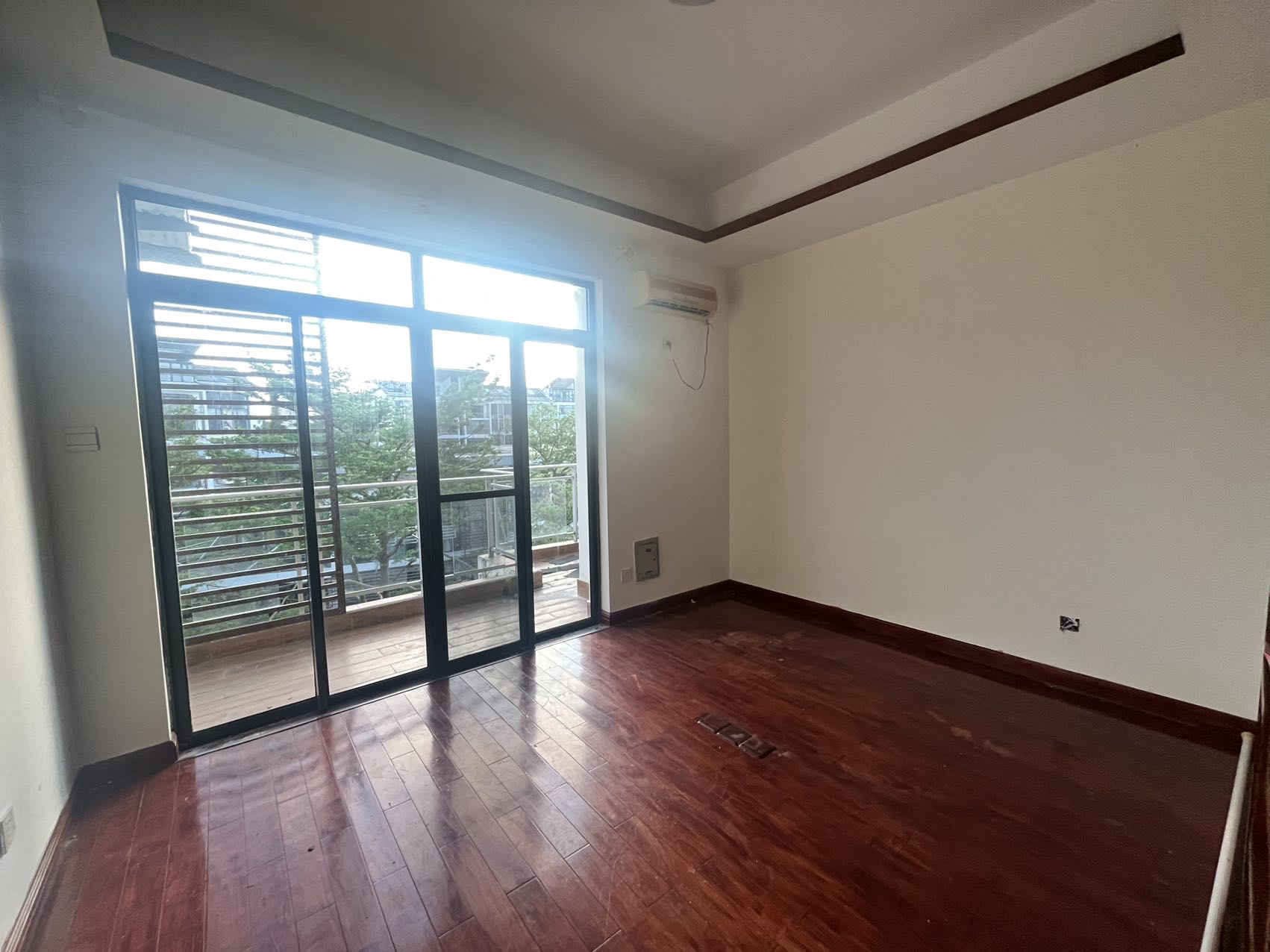 泰达比华利山庄 4室3厅4卫 6000.0元/月 泰达比华利山庄 4室3厅4卫 6000.0元/月室内图