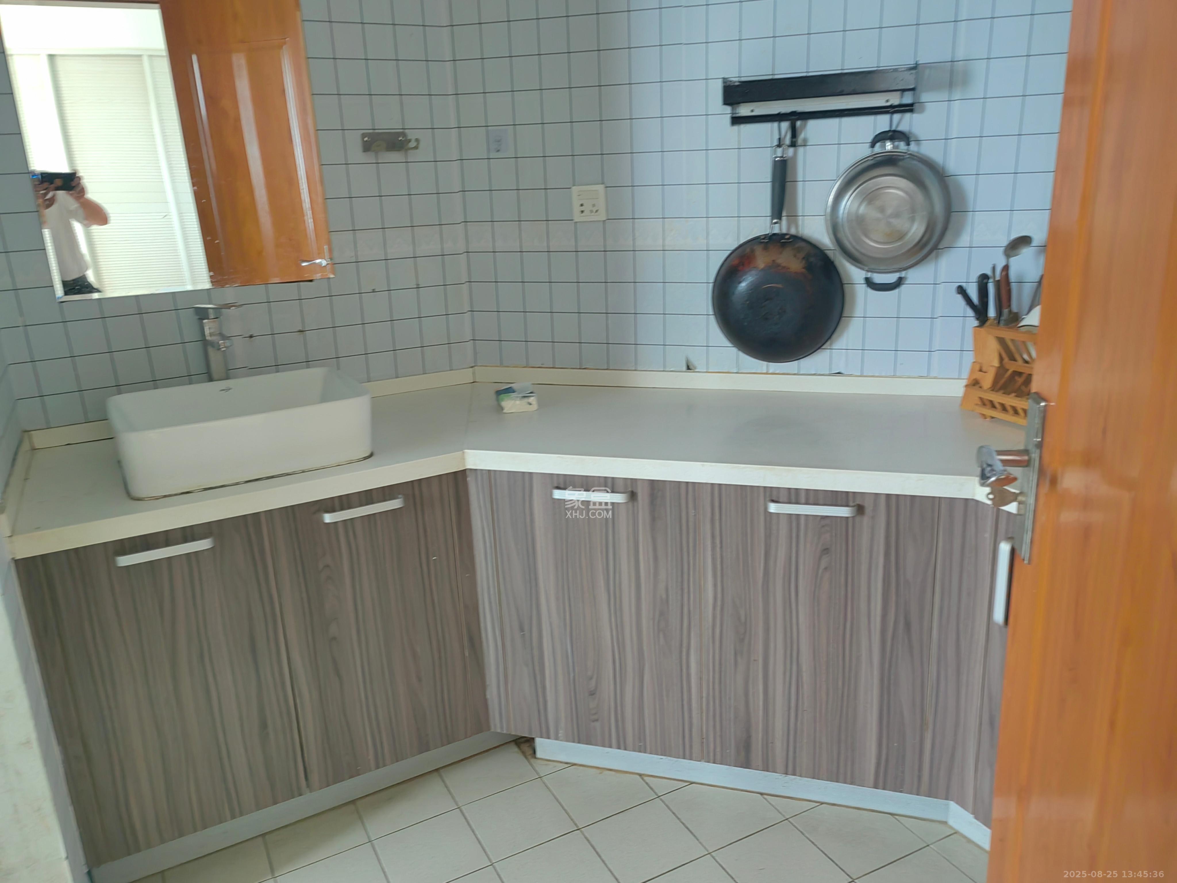 和府  1室1厅1卫    1900.0元/月 和府  1室1厅1卫    1900.0元/月室内图