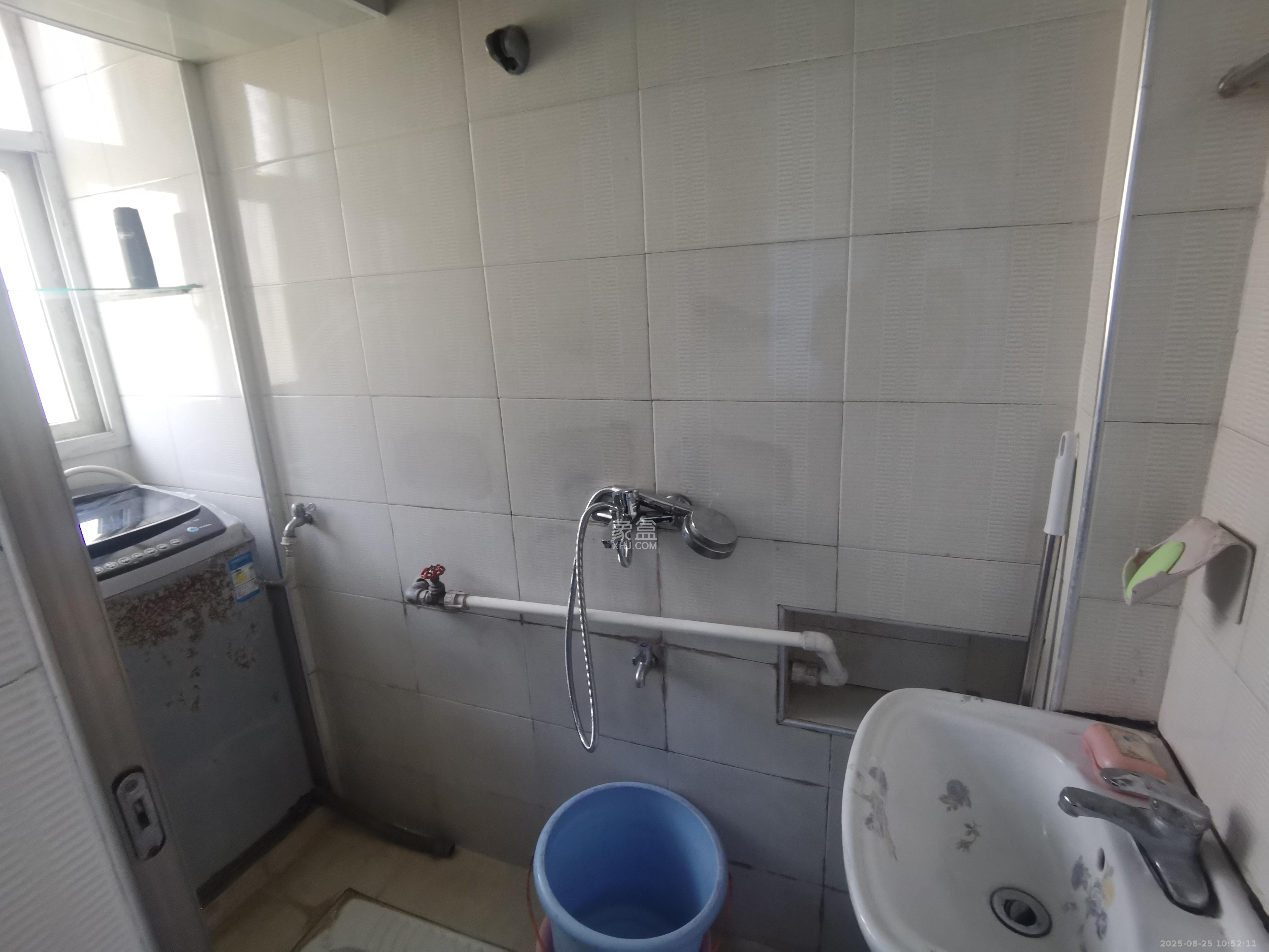 桔园小区1-8片  3室1厅1卫    1700.0元/月 桔园小区1-8片  3室1厅1卫    1700.0元/月室内图