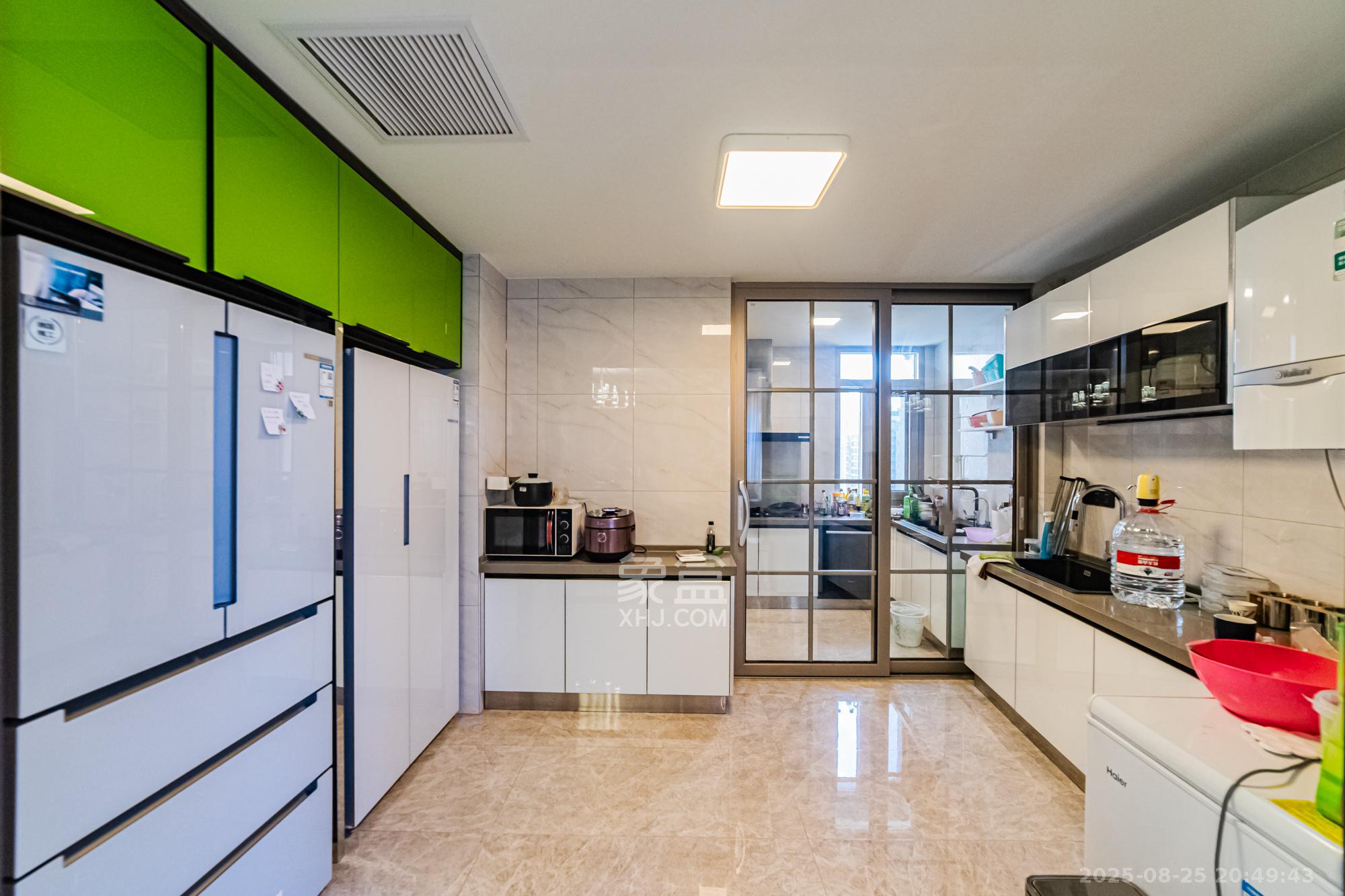 北辰定江洋  5室3厅4卫    918.0万 北辰定江洋  5室3厅4卫    918.0万厨房