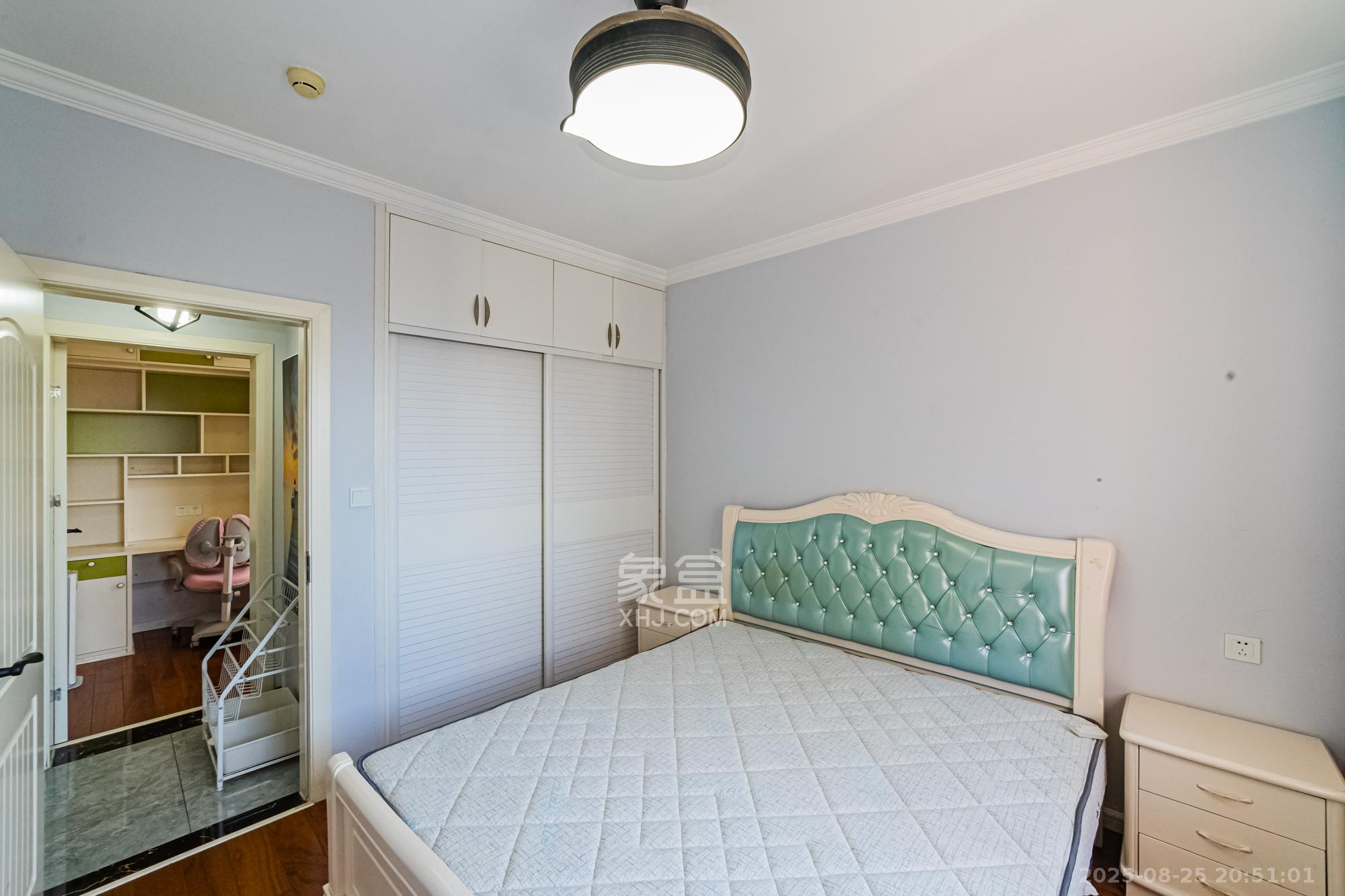 北辰三角洲E4区 3室2厅1卫 165.0万 北辰三角洲E4区 3室2厅1卫 165.0万卧室