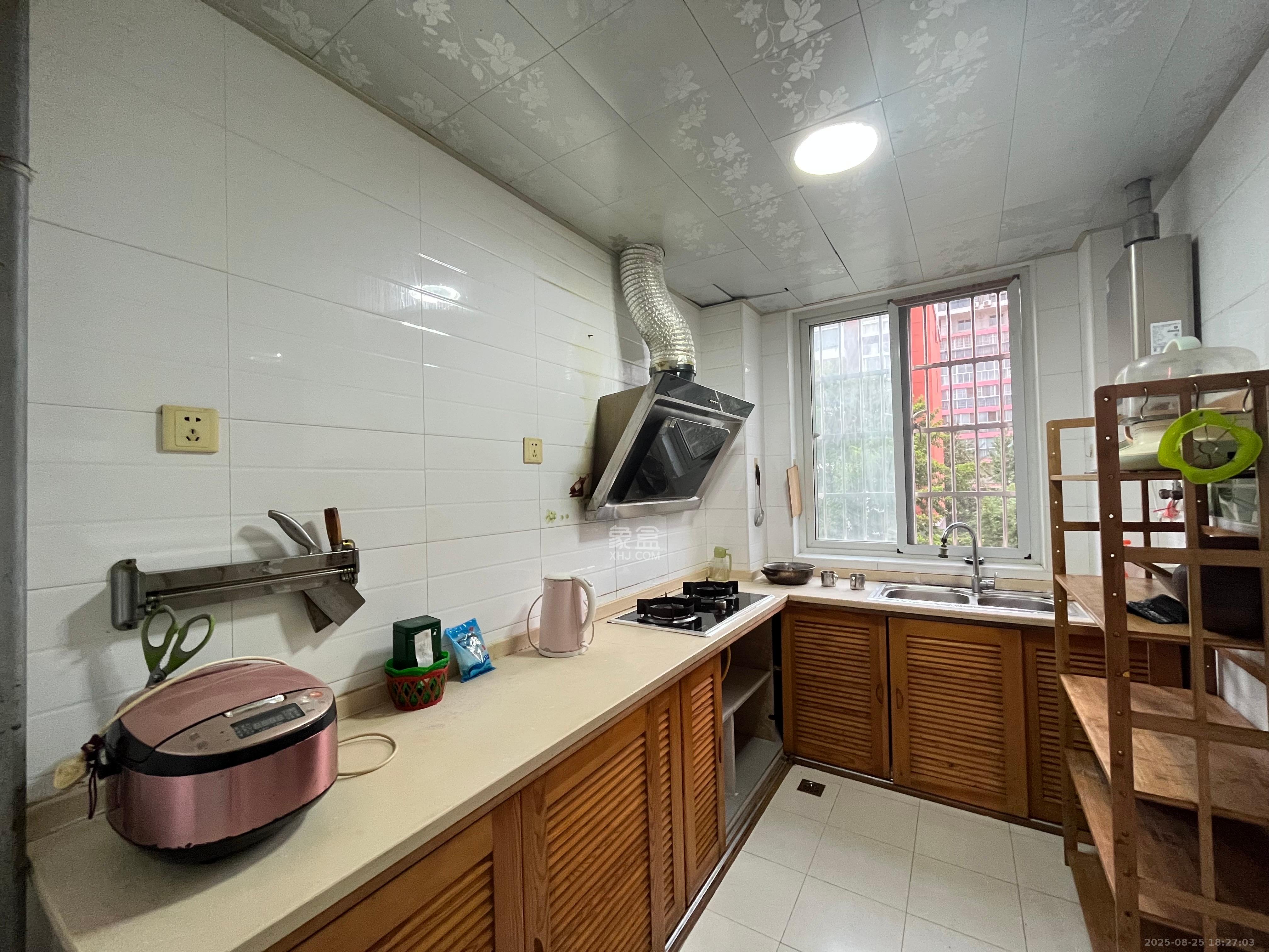 学府华庭 3室2厅2卫 2000.0元/月 学府华庭 3室2厅2卫 2000.0元/月室内图