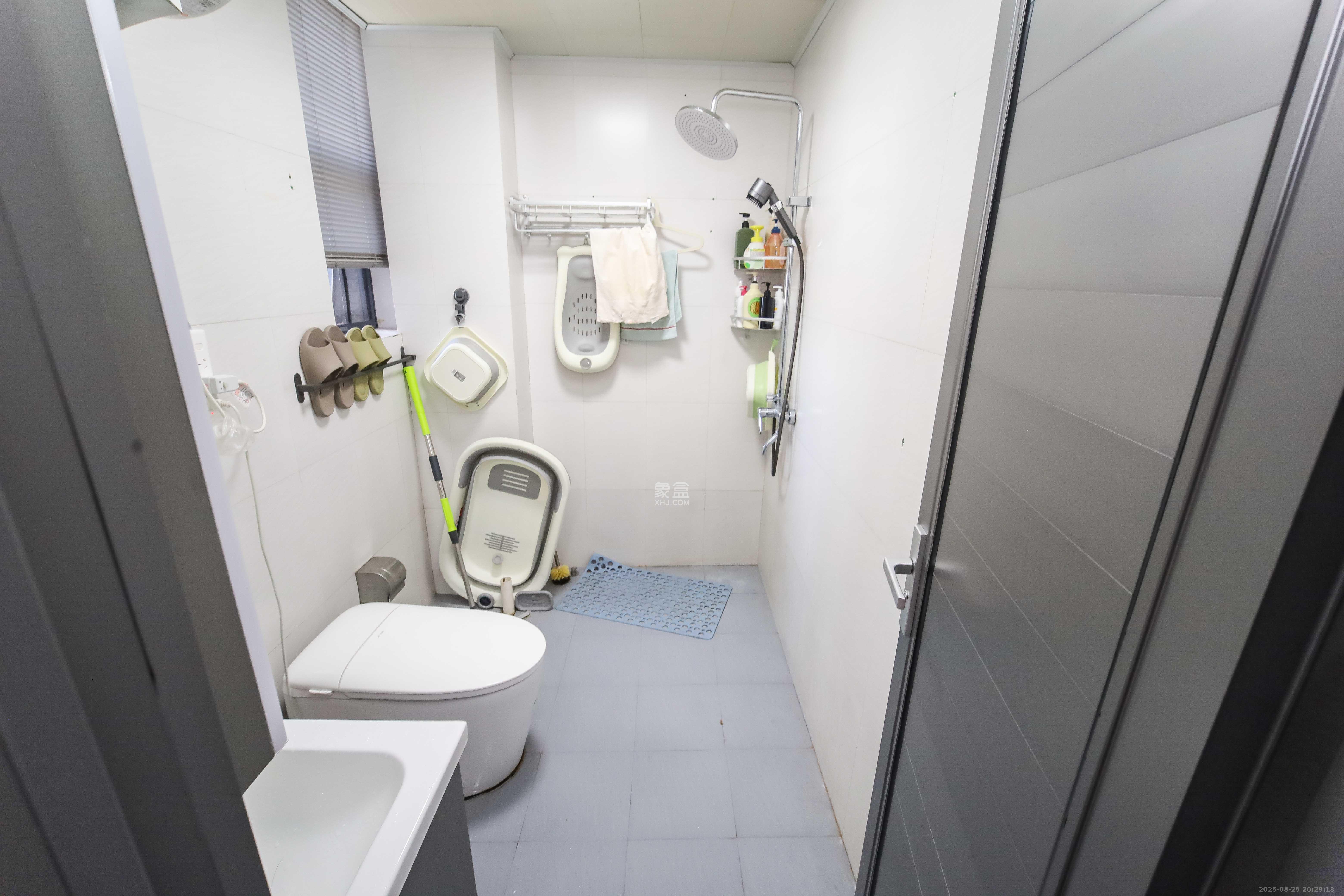 银港水晶城  3室2厅2卫    120.0万 银港水晶城  3室2厅2卫    120.0万卫生间