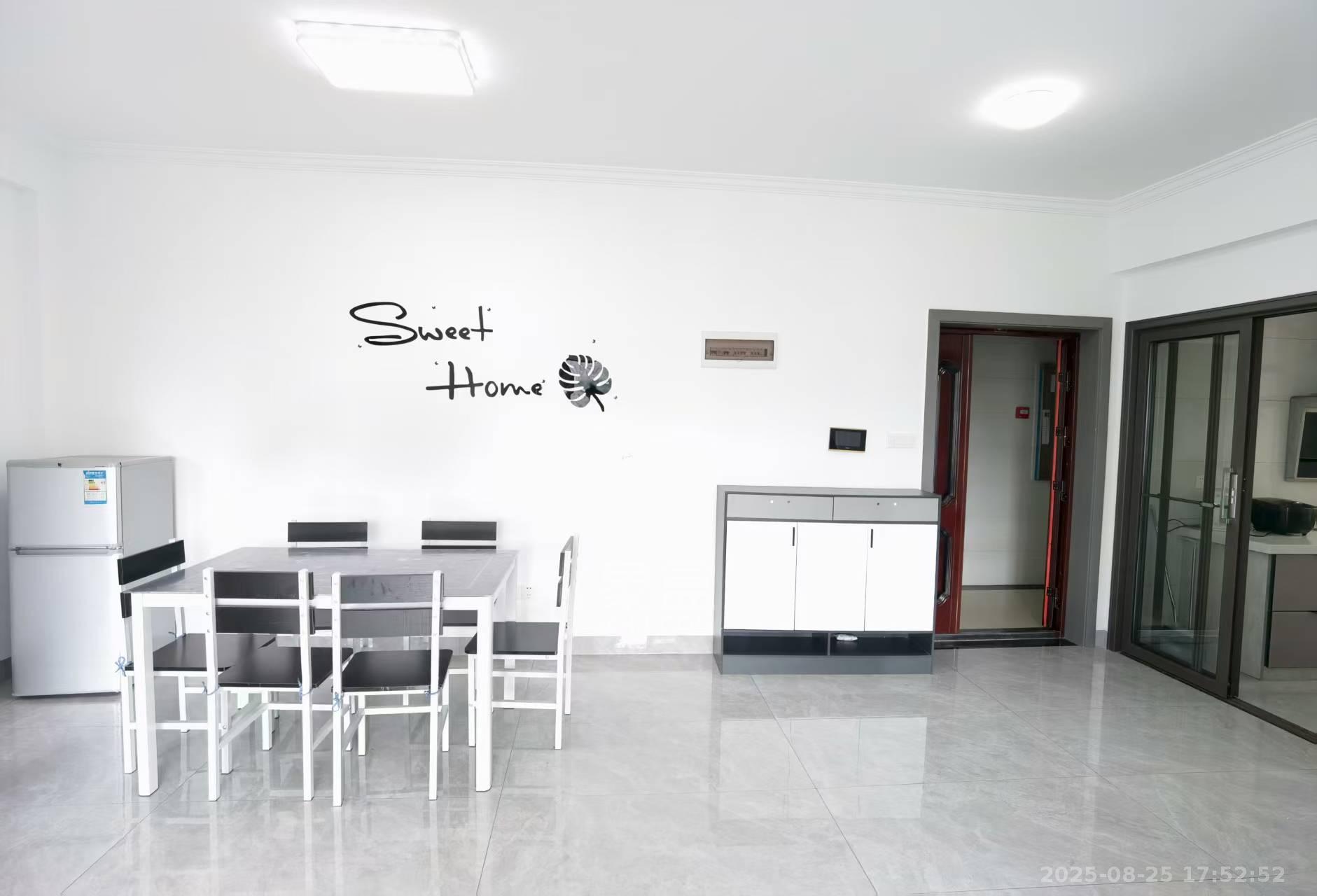 湖景名城 3室2厅1卫 1700.0元/月 湖景名城 3室2厅1卫 1700.0元/月室内图