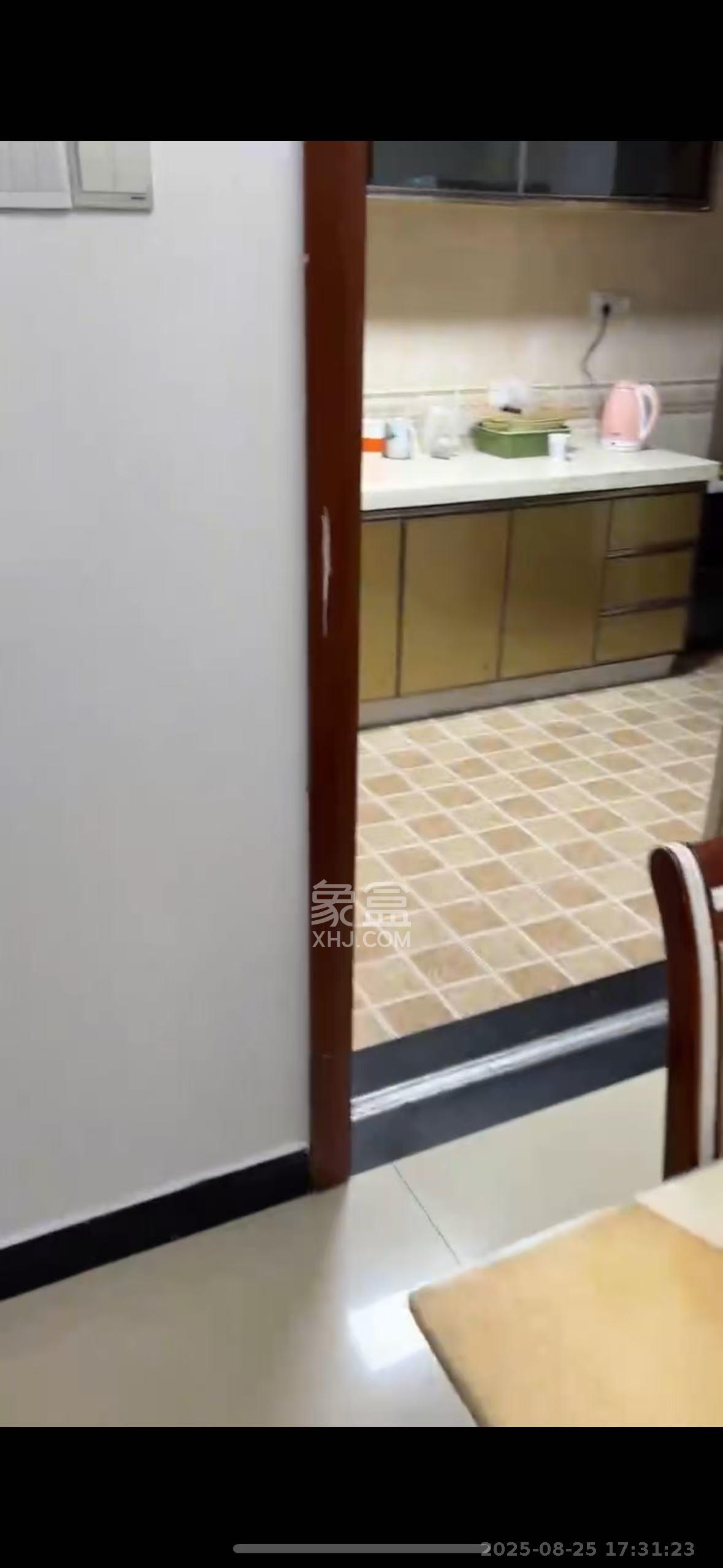 岳泰理想城  3室1厅1卫   2500.00元/月室内图