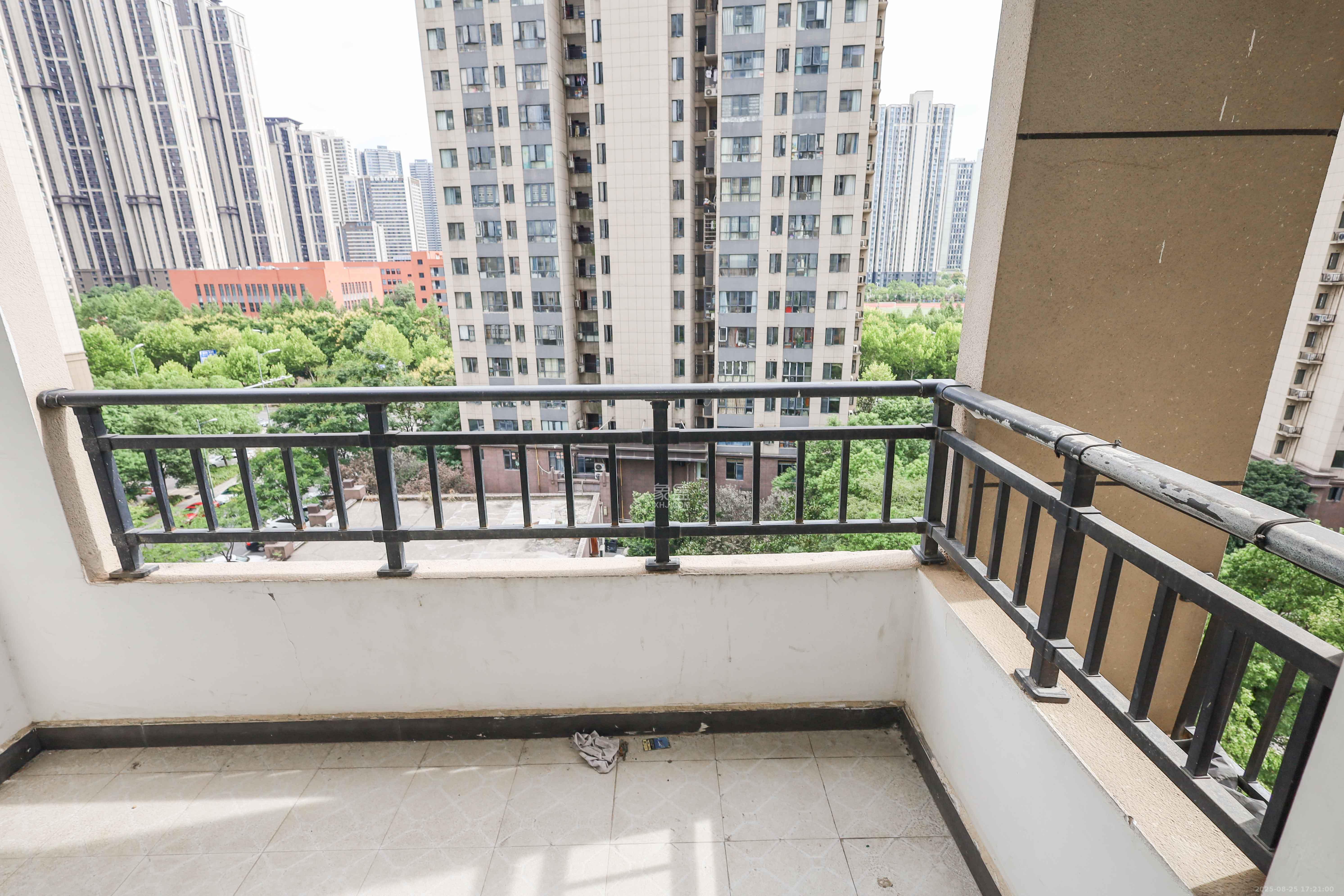中国铁建梅溪青秀一期  3室2厅1卫   92.00万阳台
