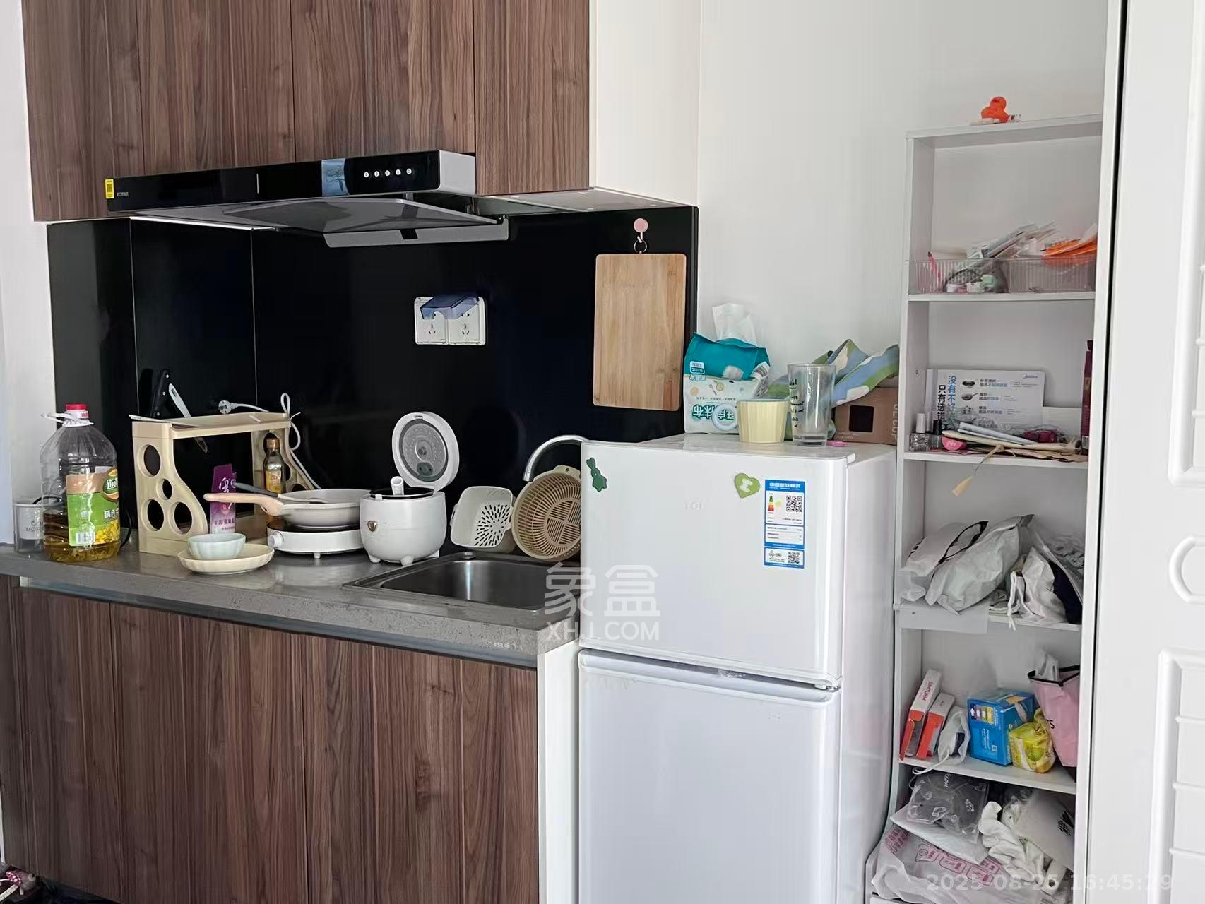 荣泰广场  1室1厅1卫    1400.0元/月 荣泰广场  1室1厅1卫    1400.0元/月室内图