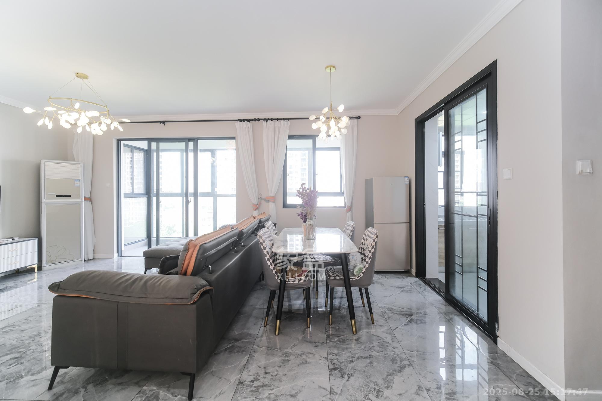 筑梦星园 4室2厅2卫 95.0万 筑梦星园 4室2厅2卫 95.0万客厅