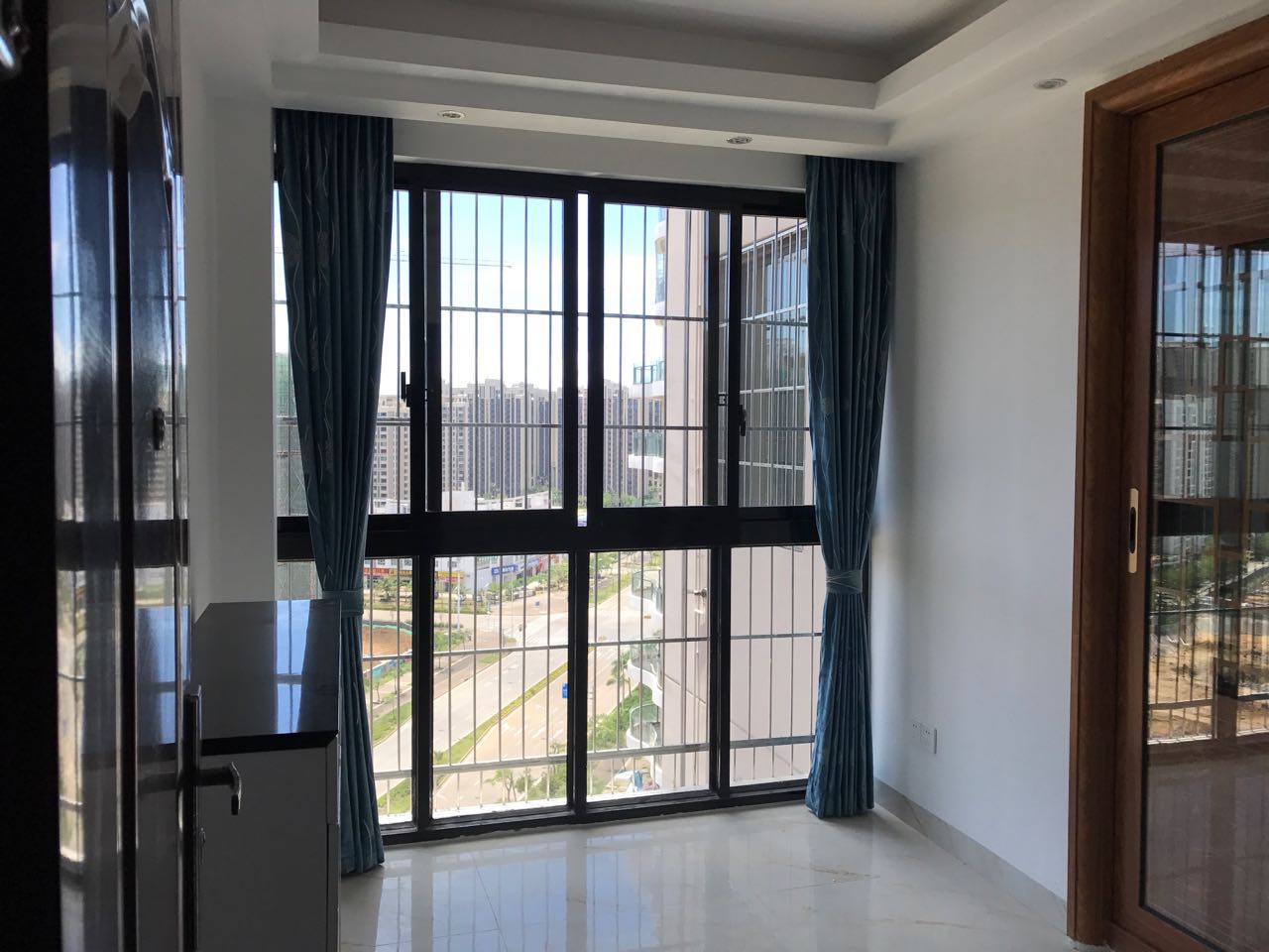 绿地海长流一期  3室2厅1卫    2500.0元/月 绿地海长流一期  3室2厅1卫    2500.0元/月室内图