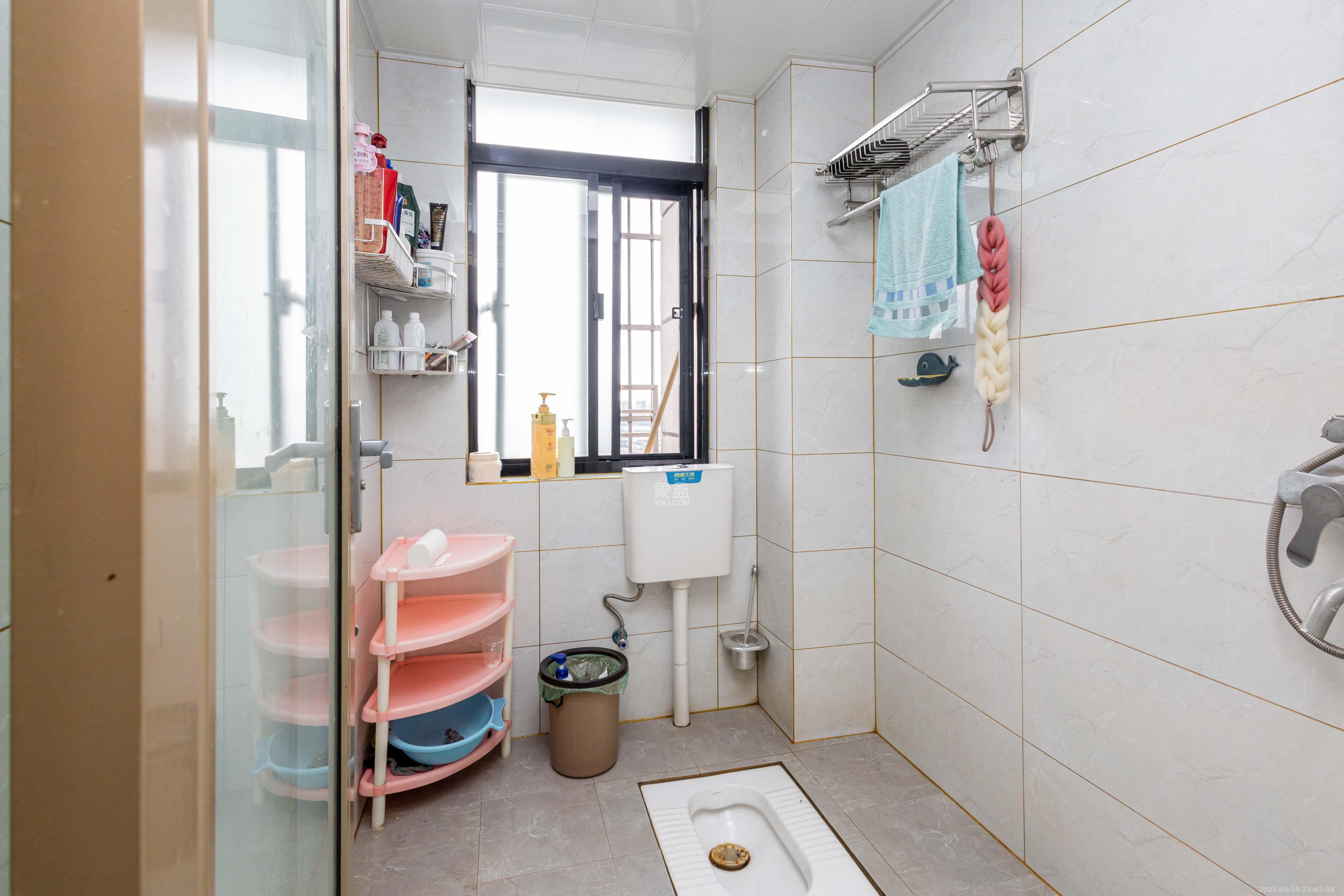 未来蜂巢  3室2厅1卫    69.0万卫生间