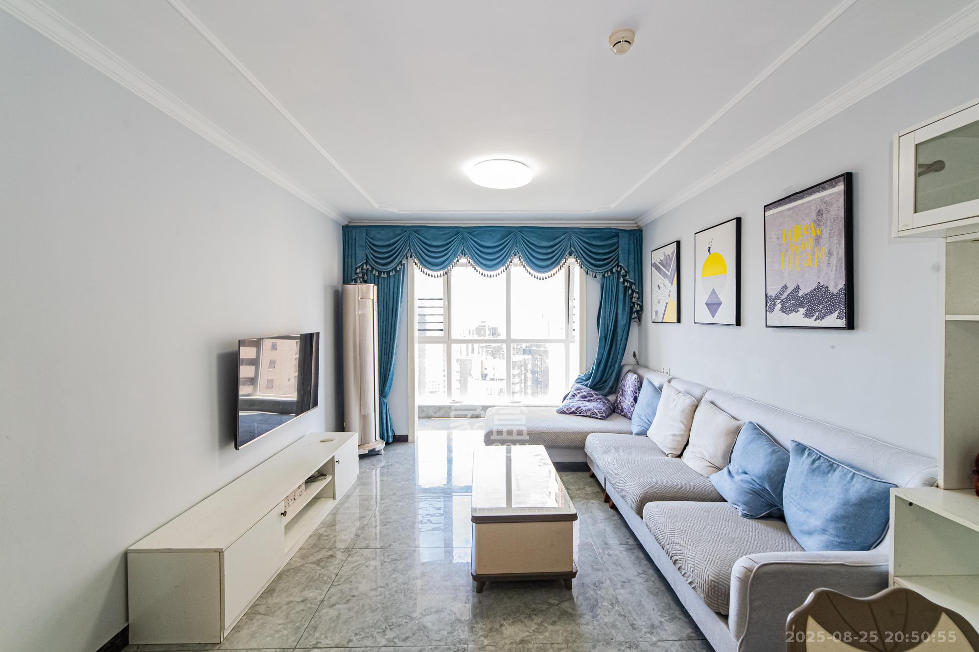 北辰三角洲E4区 3室2厅1卫 165.0万 北辰三角洲E4区 3室2厅1卫 165.0万客厅