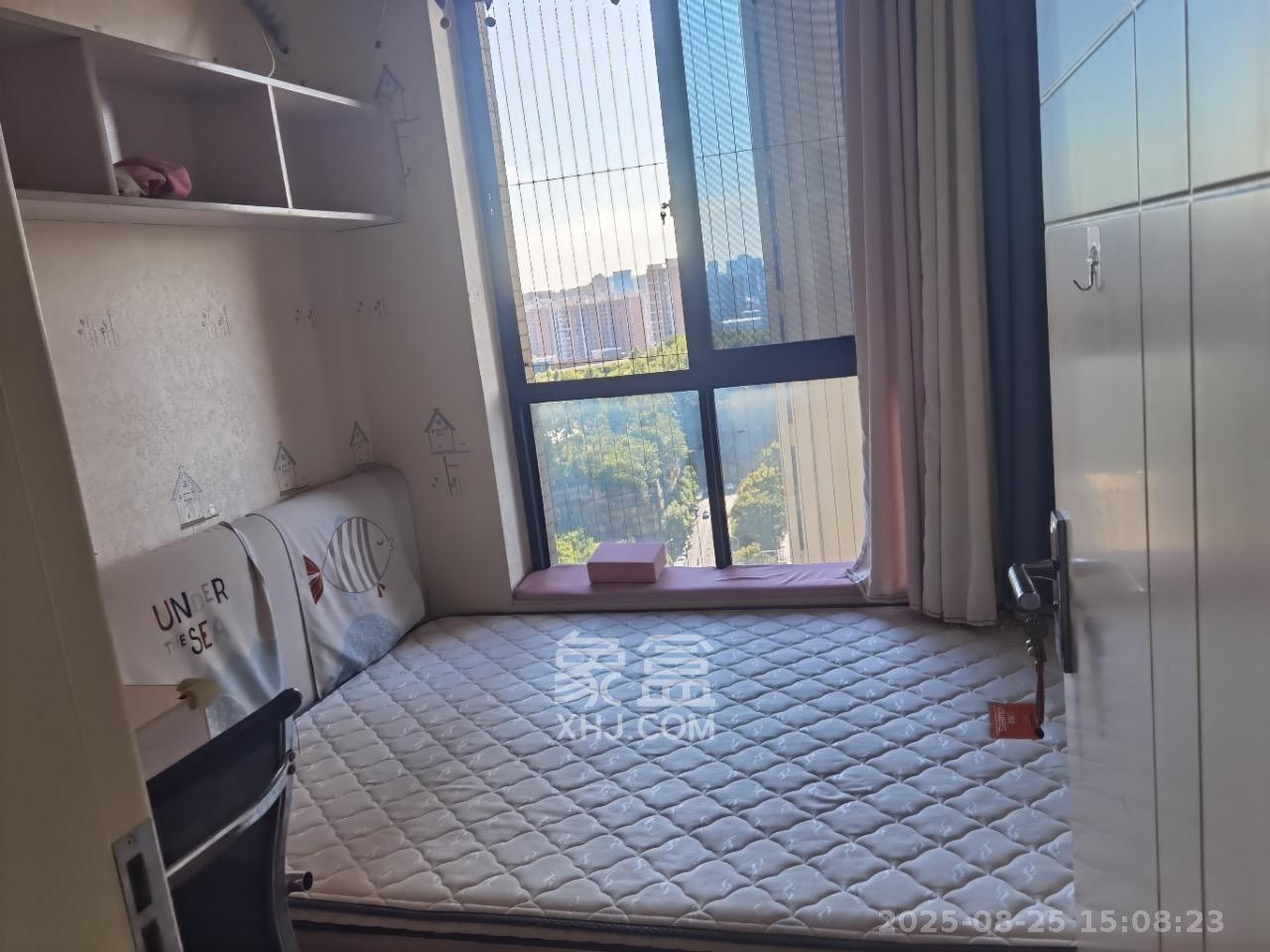 长房半岛蓝湾（观山月）  3室2厅1卫    2600.0元/月室内图