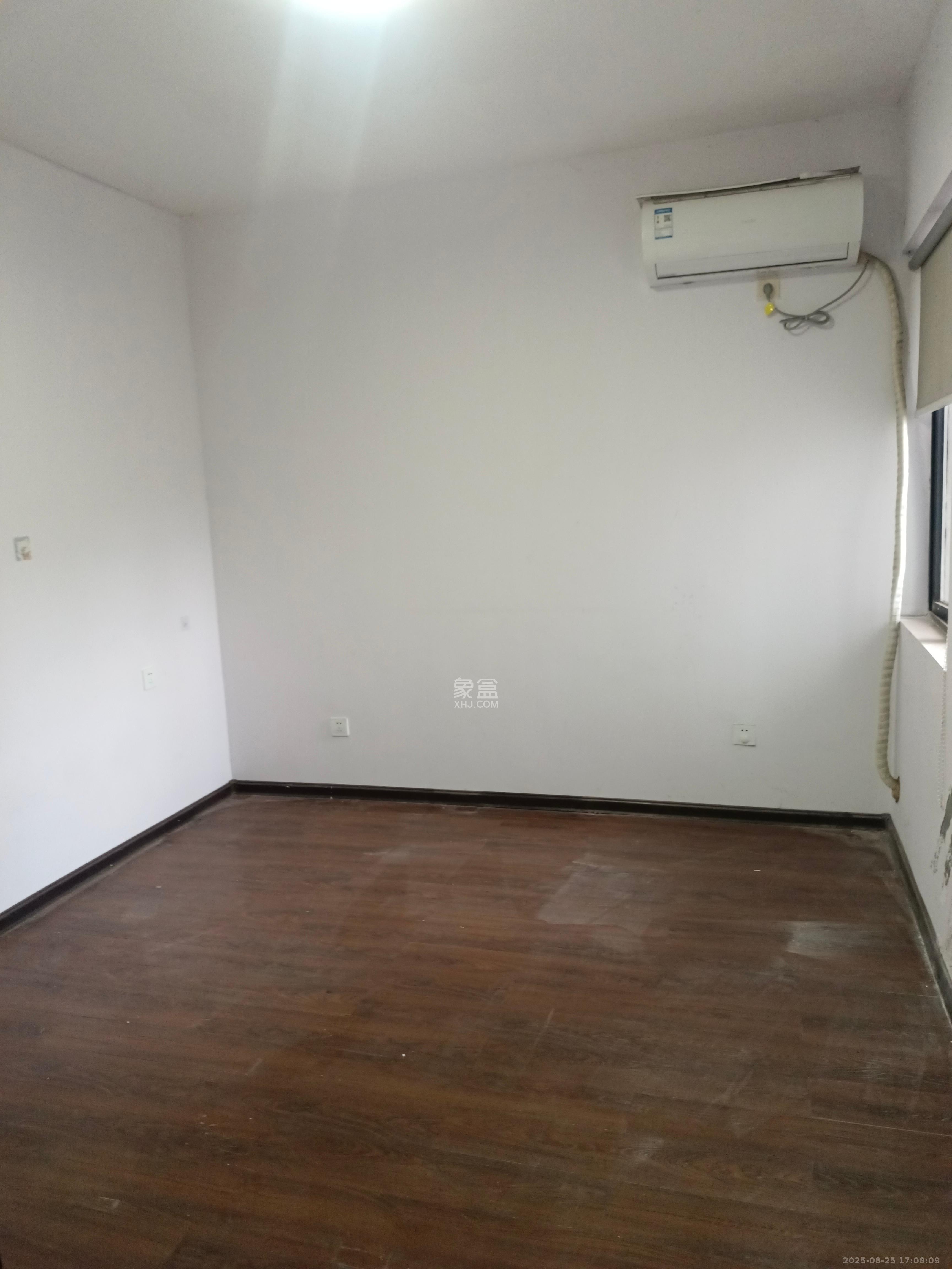 蓝山郡  3室1厅2卫    2300.0元/月室内图