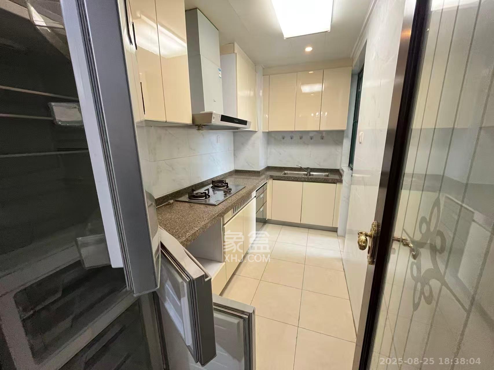 恒大雅苑 3室2厅2卫 2800.0元/月 恒大雅苑 3室2厅2卫 2800.0元/月室内图