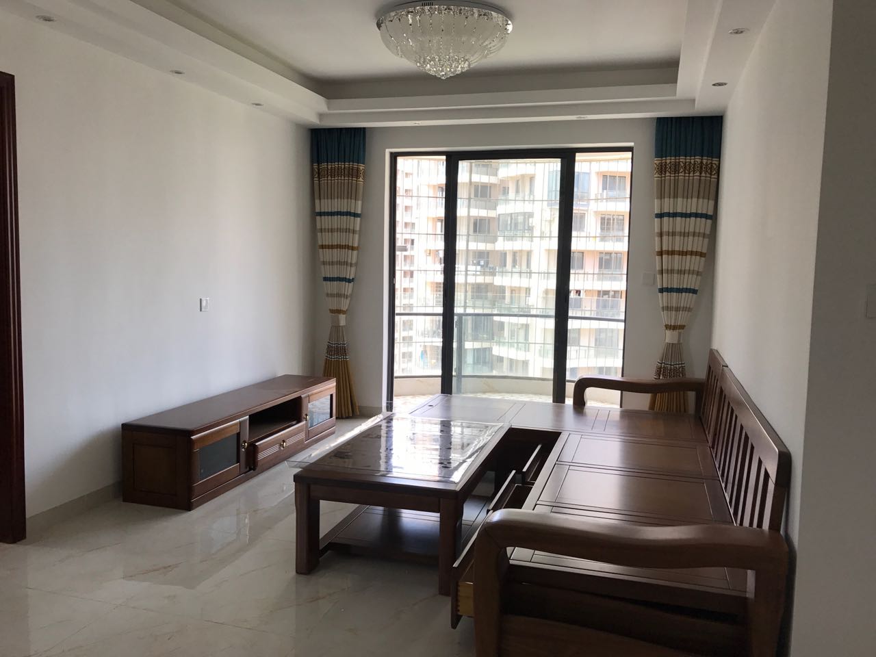 绿地海长流一期  3室2厅1卫    2500.0元/月 绿地海长流一期  3室2厅1卫    2500.0元/月