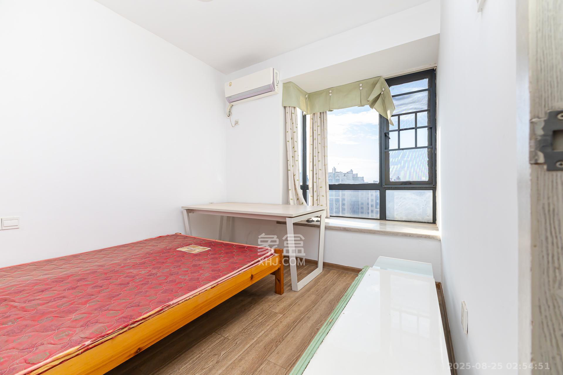 珠江东方明珠(新地东方明珠)三期 3室2厅2卫 70.0万 珠江东方明珠(新地东方明珠)三期 3室2厅2卫 70.0万卧室