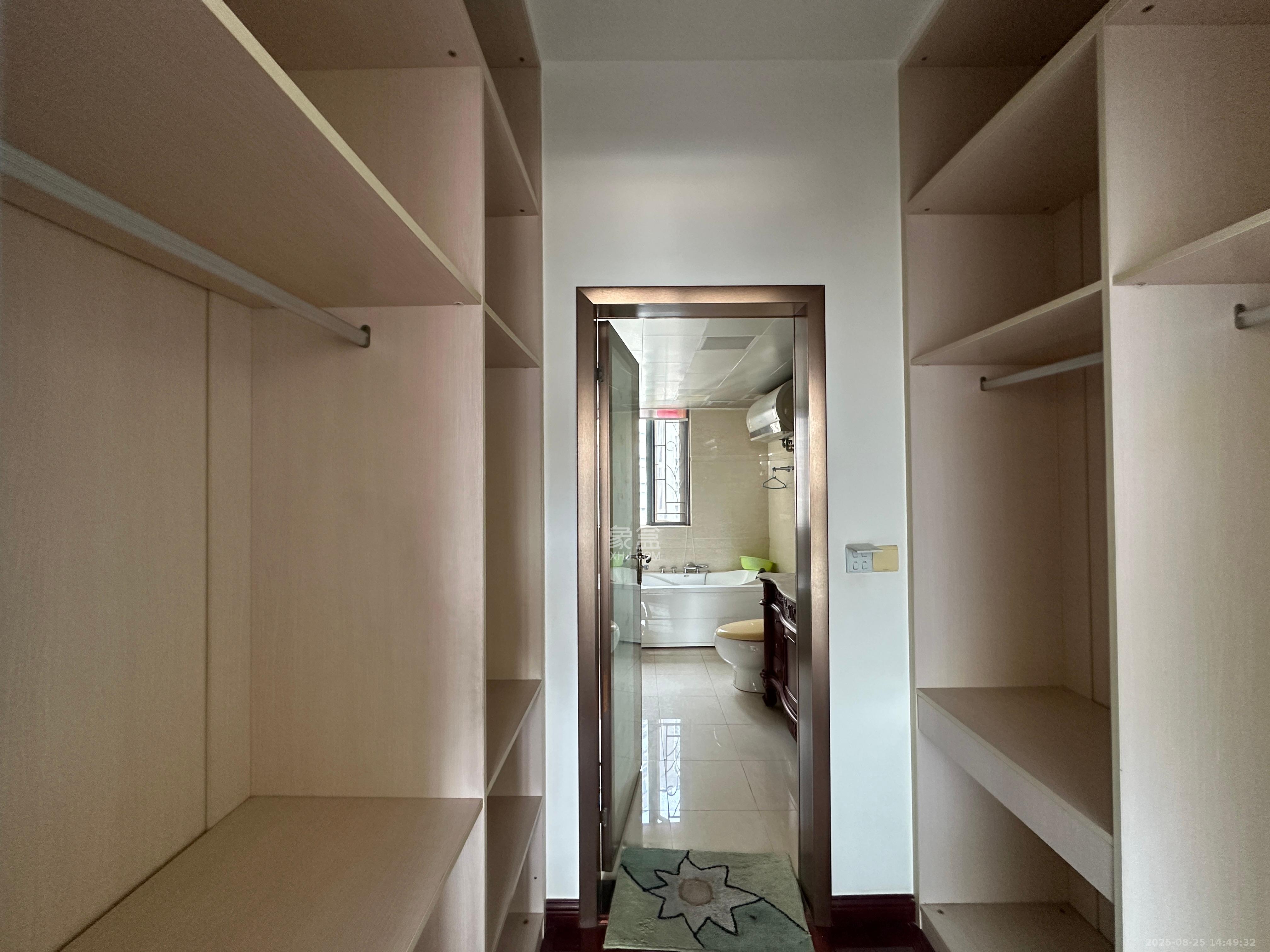 滨江君悦香邸  4室2厅2卫    3300.0元/月室内图