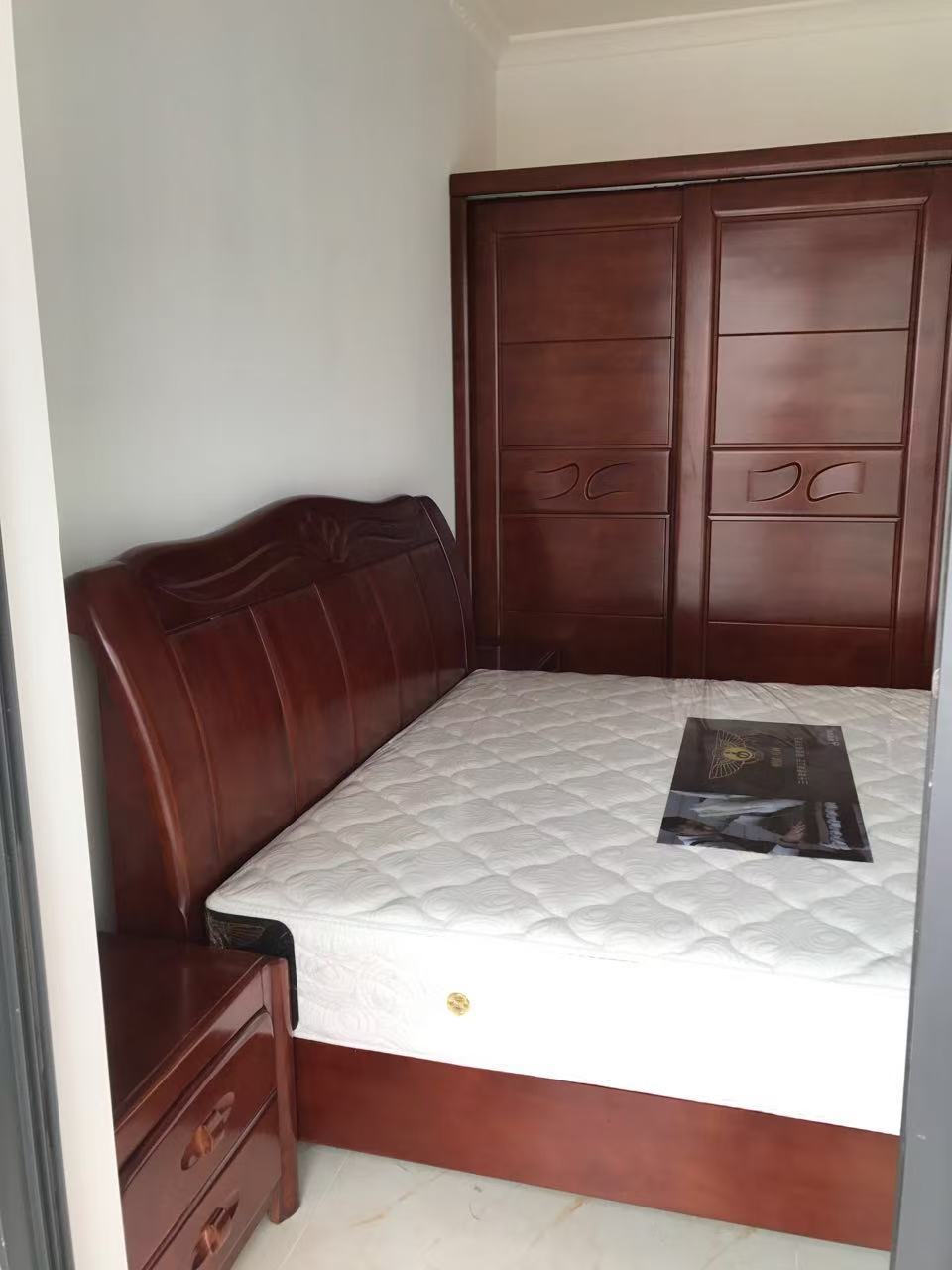 绿地海长流一期  3室2厅1卫    2500.0元/月 绿地海长流一期  3室2厅1卫    2500.0元/月室内图