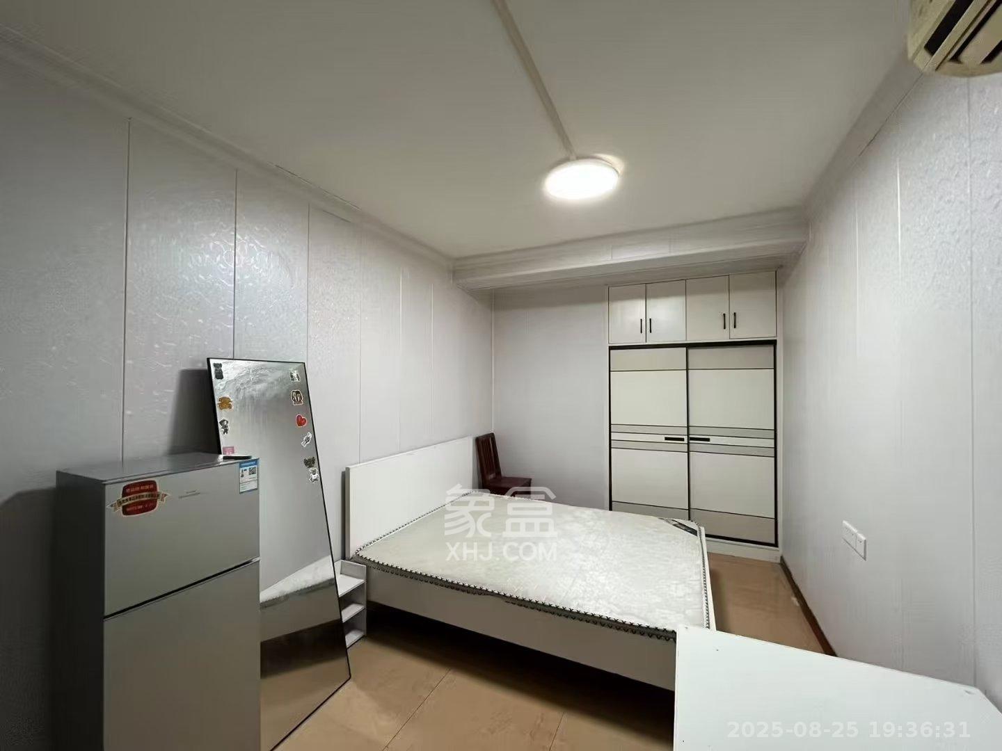 景塘家园  1室1厅1卫   1300.00元/月室内图1