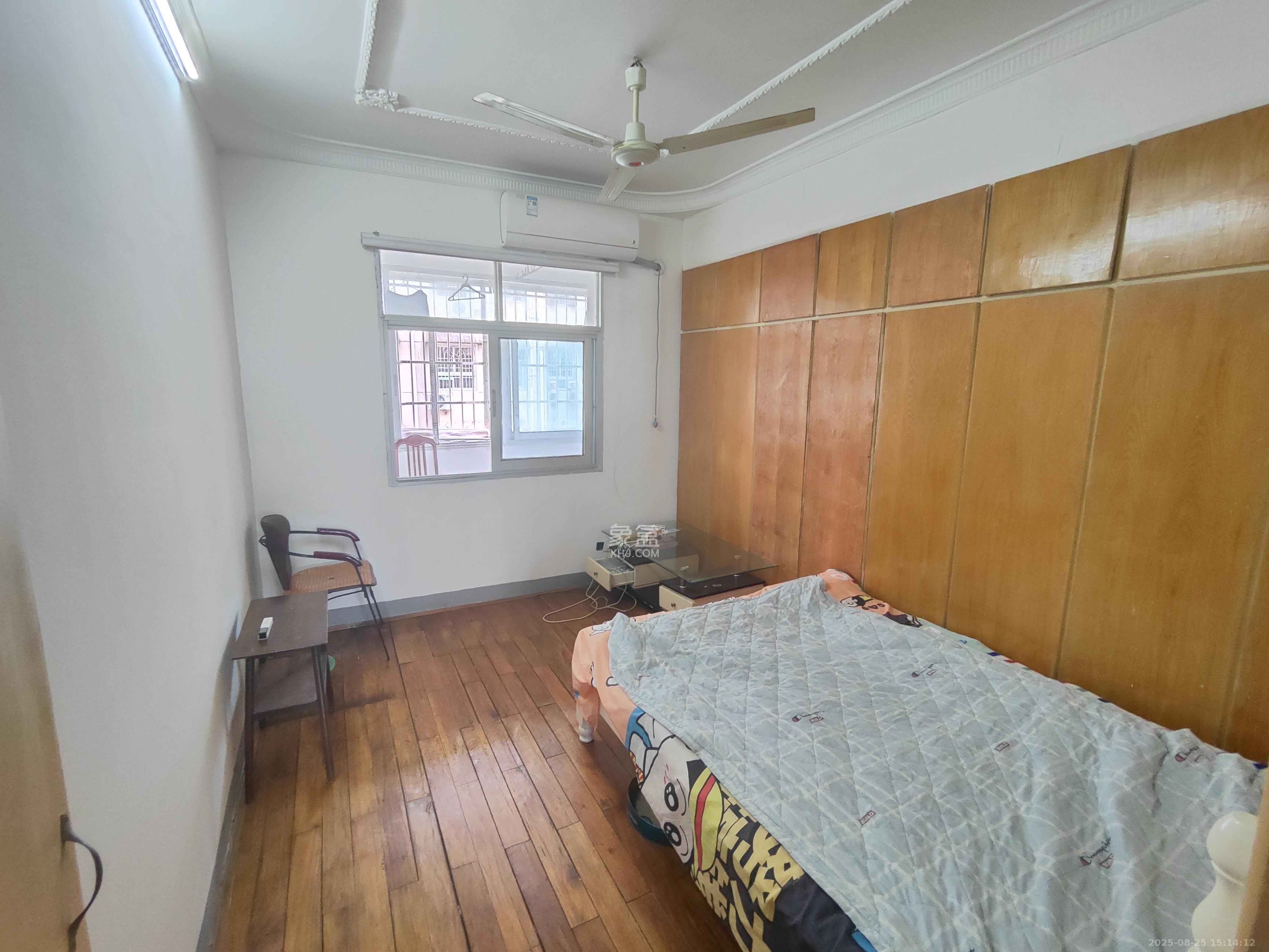 国庆新村  3室1厅1卫   1800.00元/月室内图