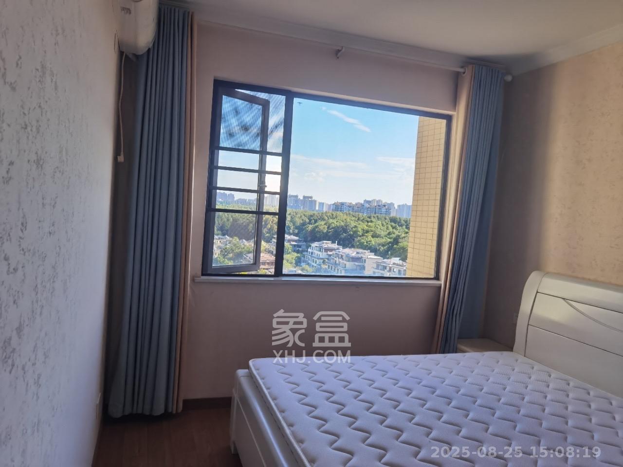 长房半岛蓝湾（观山月）  3室2厅1卫    2600.0元/月室内图