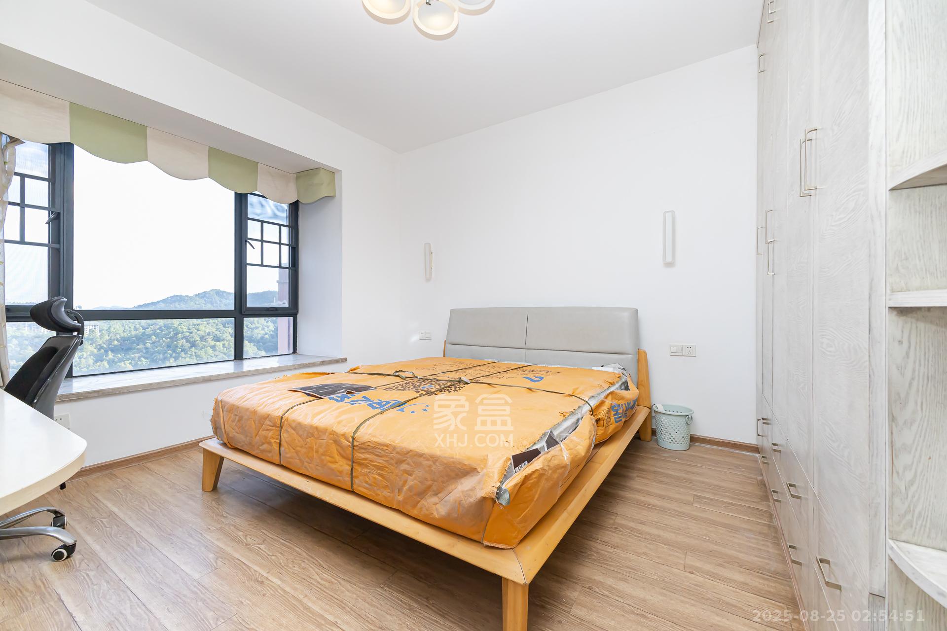 珠江东方明珠（新地东方明珠）三期  3室2厅2卫    70.0万卧室