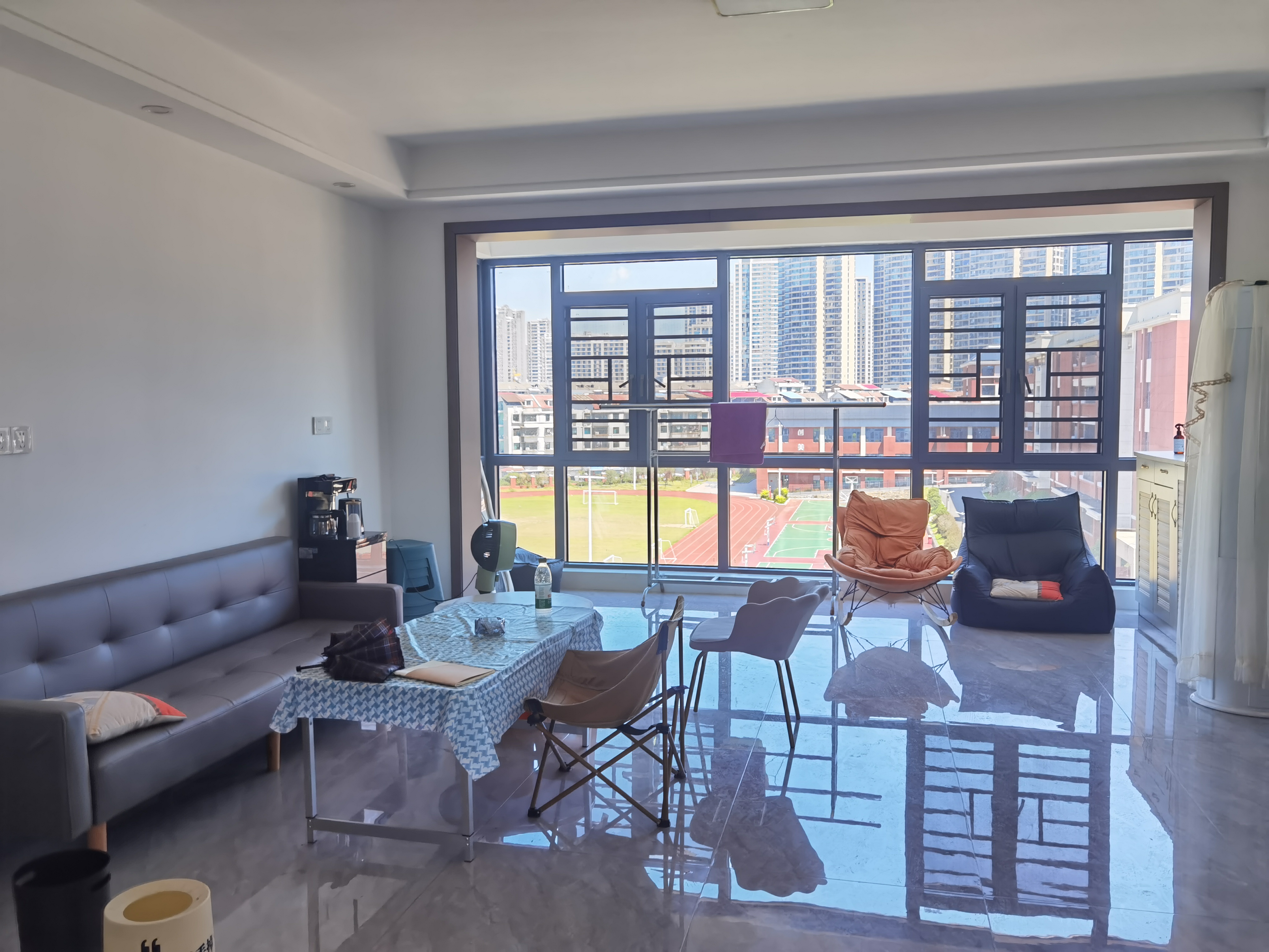 龙凤东宫  3室2厅1卫    2000.0元/月 龙凤东宫  3室2厅1卫    2000.0元/月室内图