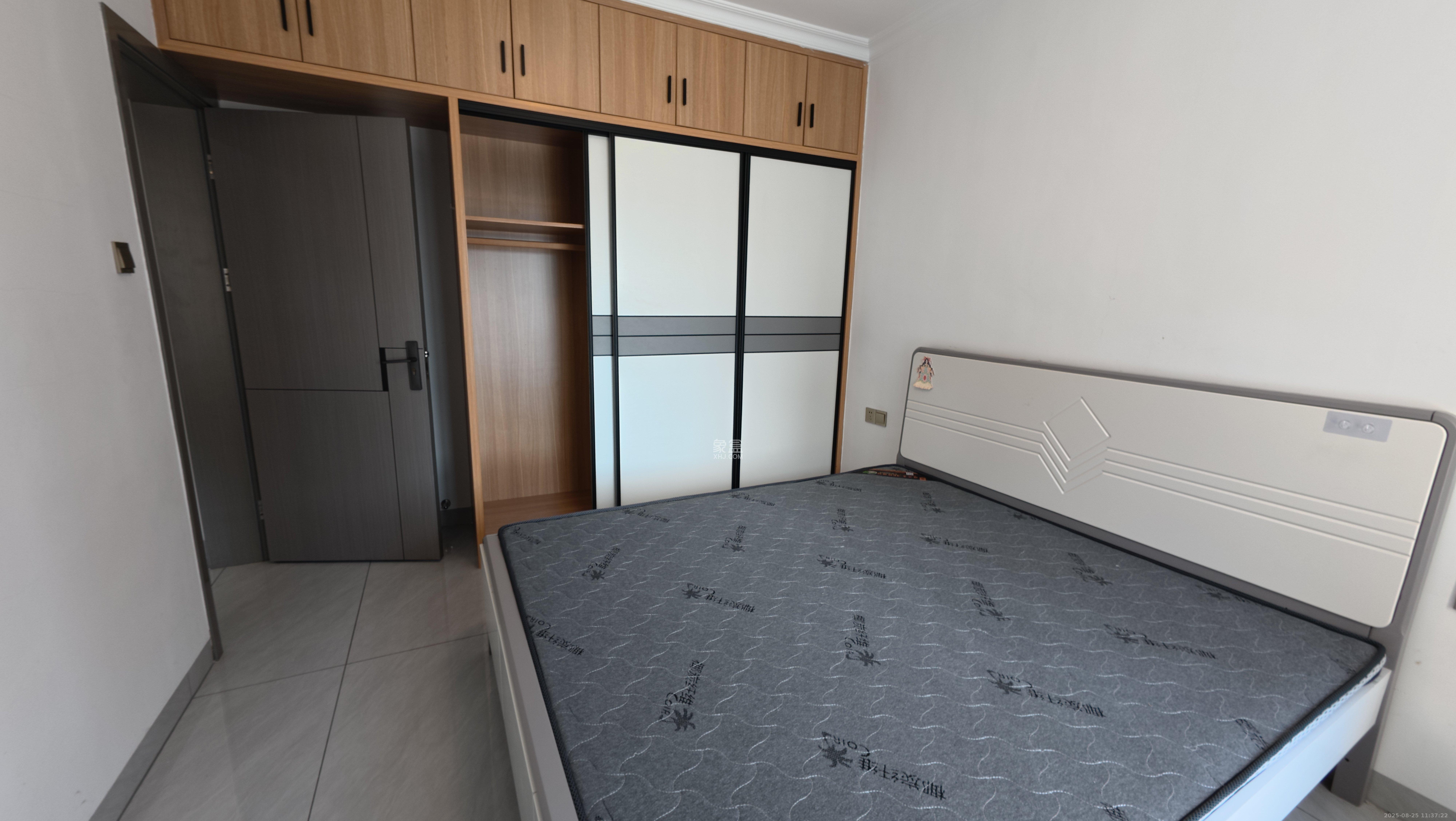 和润园三期 3室2厅1卫 2400.0元/月 和润园三期 3室2厅1卫 2400.0元/月室内图