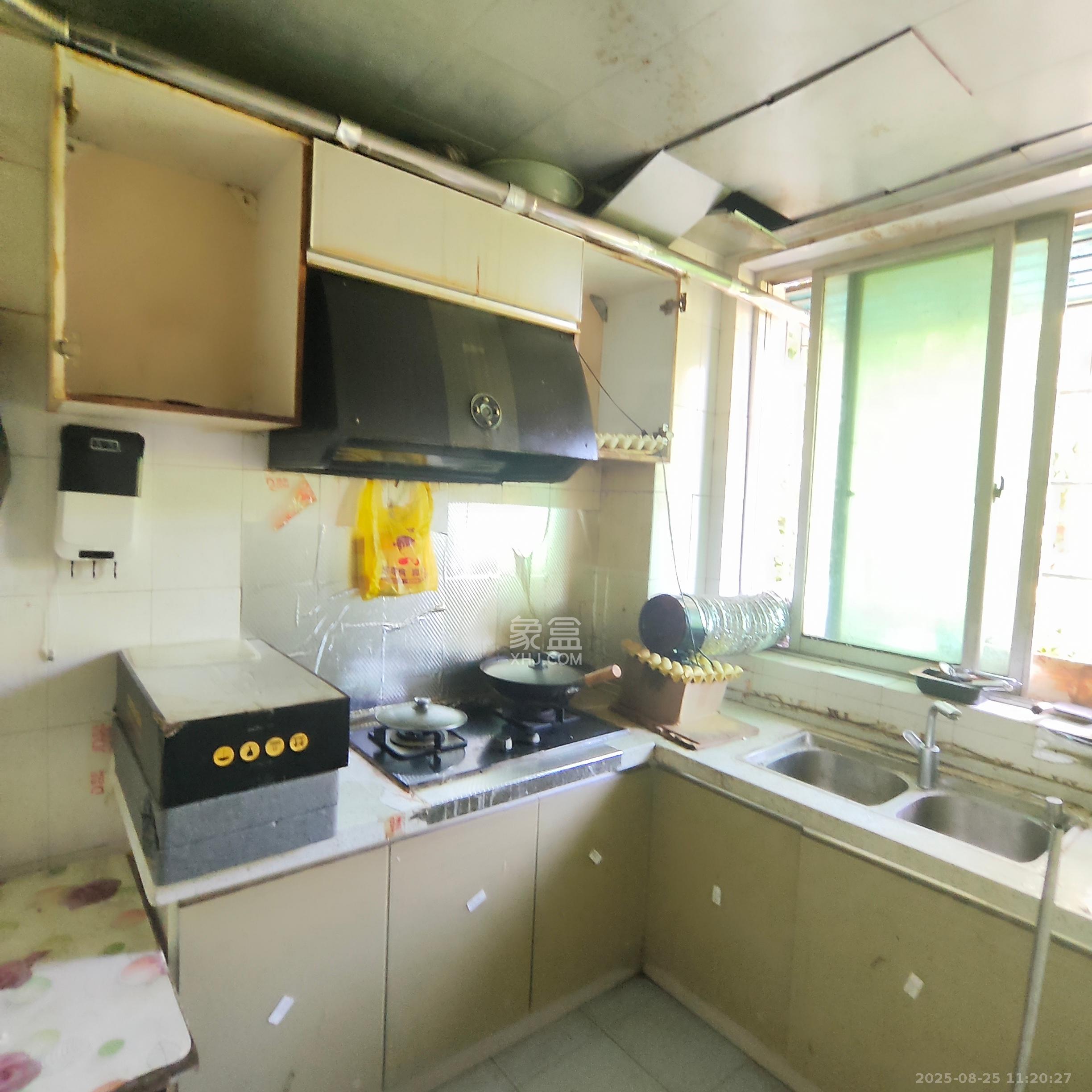 中南汽车世界  2室2厅1卫    900.0元/月室内图