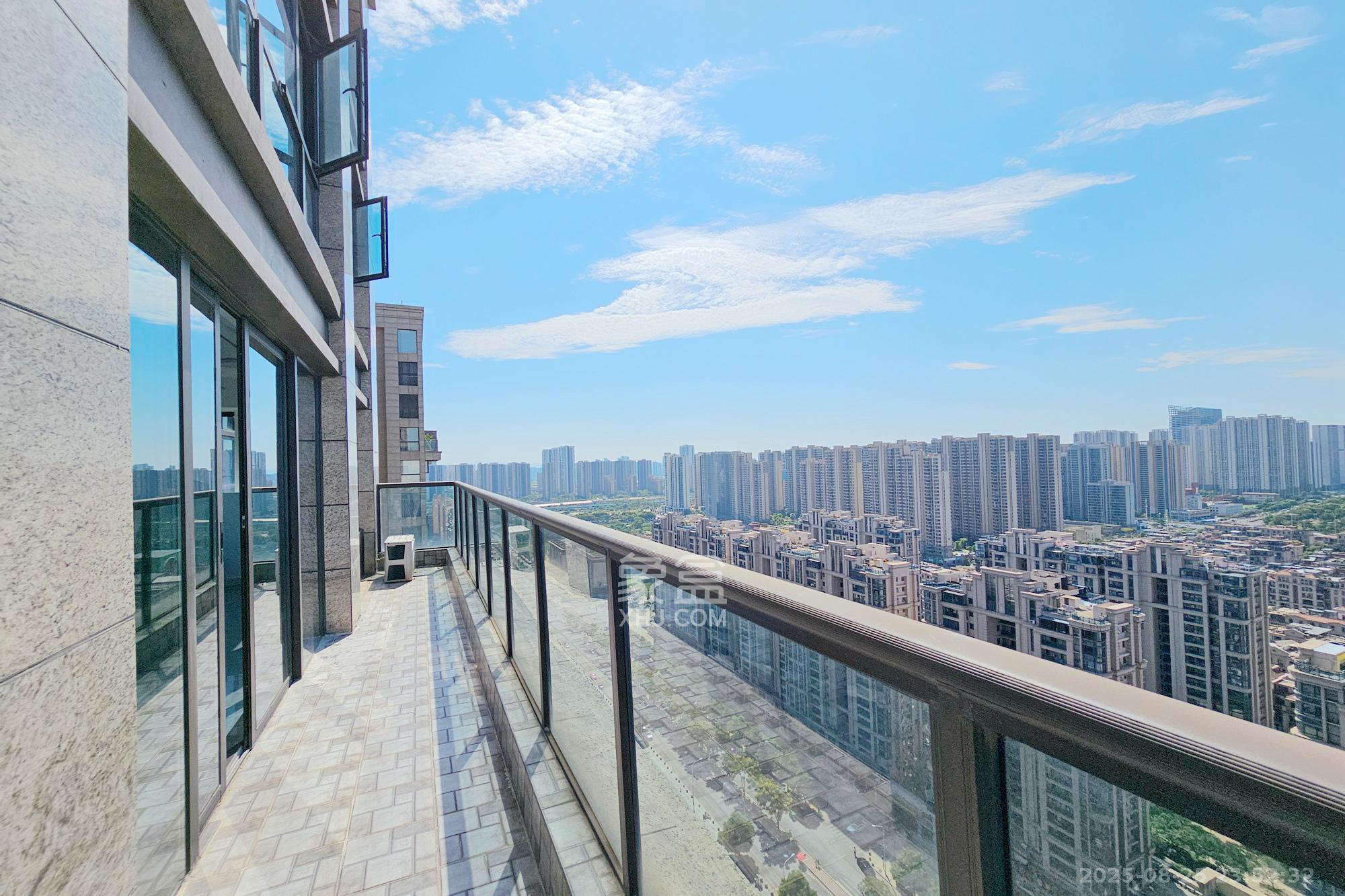 明昇壹城（明昇时代广场）二期  3室2厅2卫   152.00万阳台