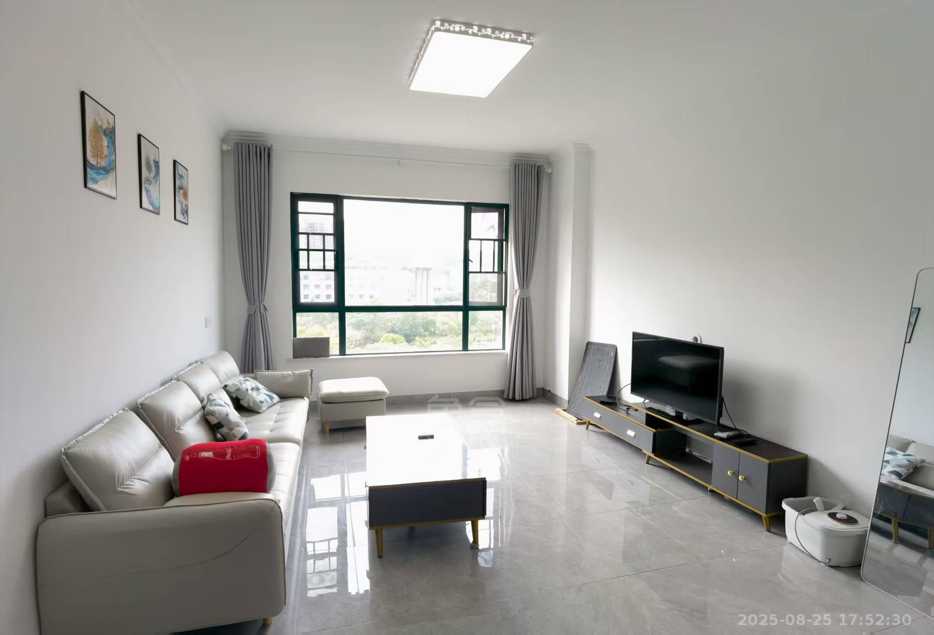 湖景名城 3室2厅1卫 1700.0元/月 湖景名城 3室2厅1卫 1700.0元/月室内图