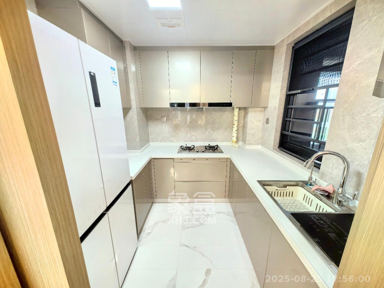 中海麓山境南区 3室2厅2卫 3000.00元/月 中海麓山境南区 3室2厅2卫 3000.00元/月室内图