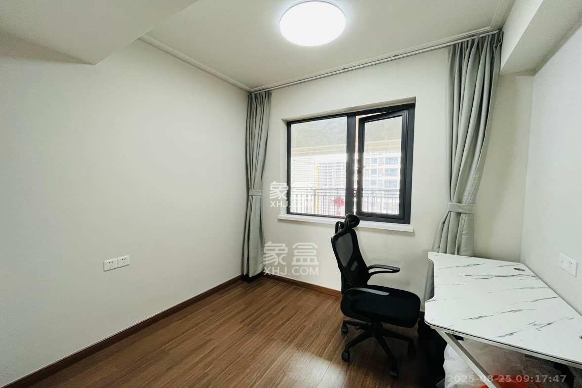 保利中环广场(保利中悦苑)  4室2厅2卫    4500.0元/月 保利中环广场(保利中悦苑)  4室2厅2卫    4500.0元/月室内图