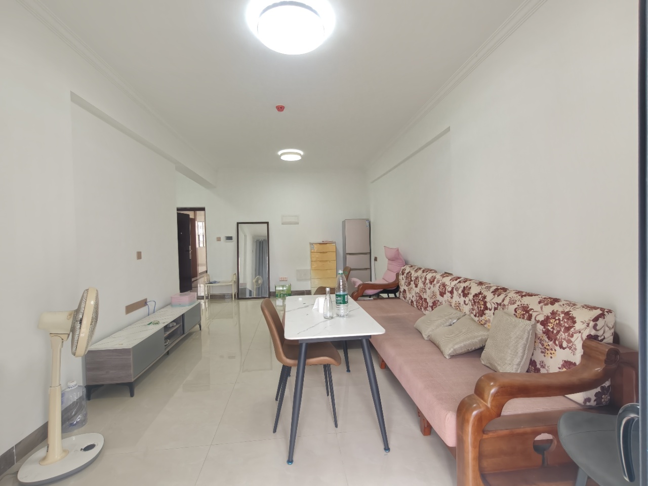 蓝城印象 1室2厅1卫 2200.0元/月 蓝城印象 1室2厅1卫 2200.0元/月室内图