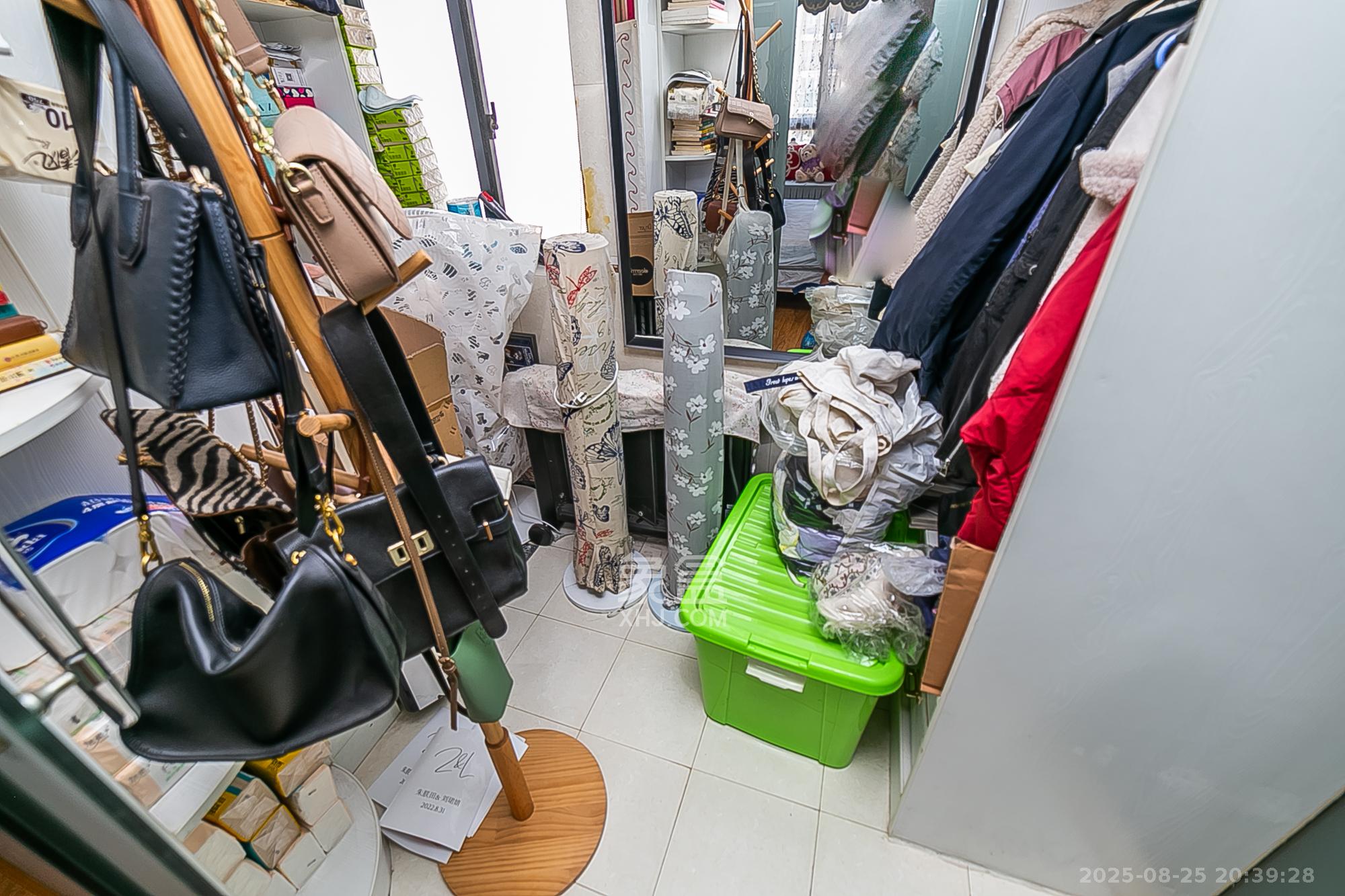 金碧文华  3室2厅2卫   95.00万卫生间